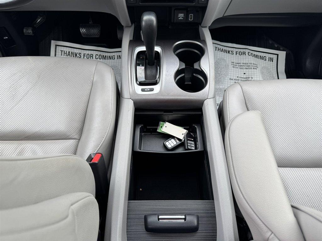 2019 Grey /Grey Honda Ridgeline (5FPYK3F62KB) with an 3.5l V6 DI Sohc I-Vtec 3. engine, Automatic transmission, located at 745 East Steele Rd., West Columbia, SC, 29170, (803) 755-9148, 33.927212, -81.148483 - Photo#16