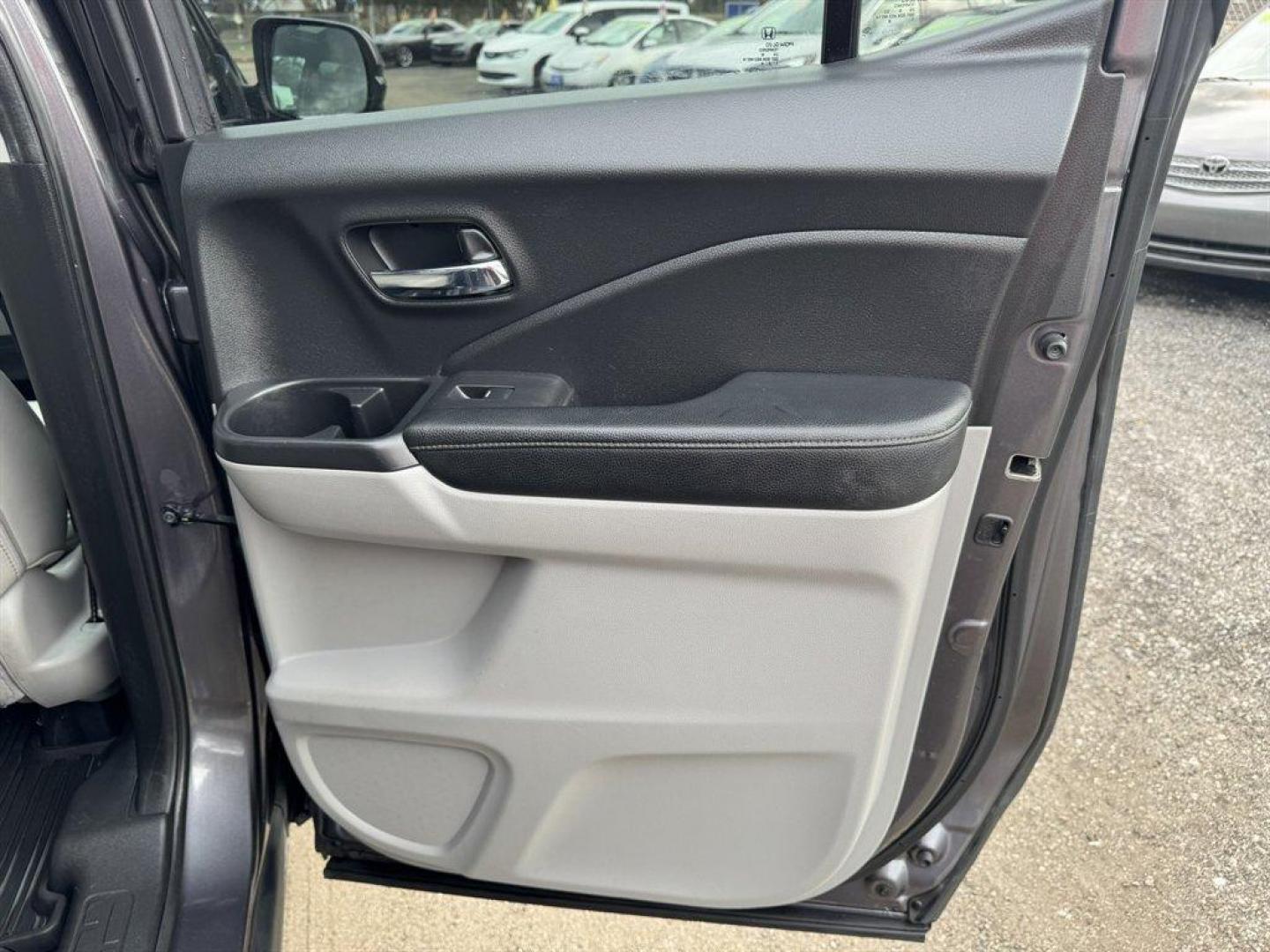 2019 Grey /Grey Honda Ridgeline (5FPYK3F62KB) with an 3.5l V6 DI Sohc I-Vtec 3. engine, Automatic transmission, located at 745 East Steele Rd., West Columbia, SC, 29170, (803) 755-9148, 33.927212, -81.148483 - Photo#26