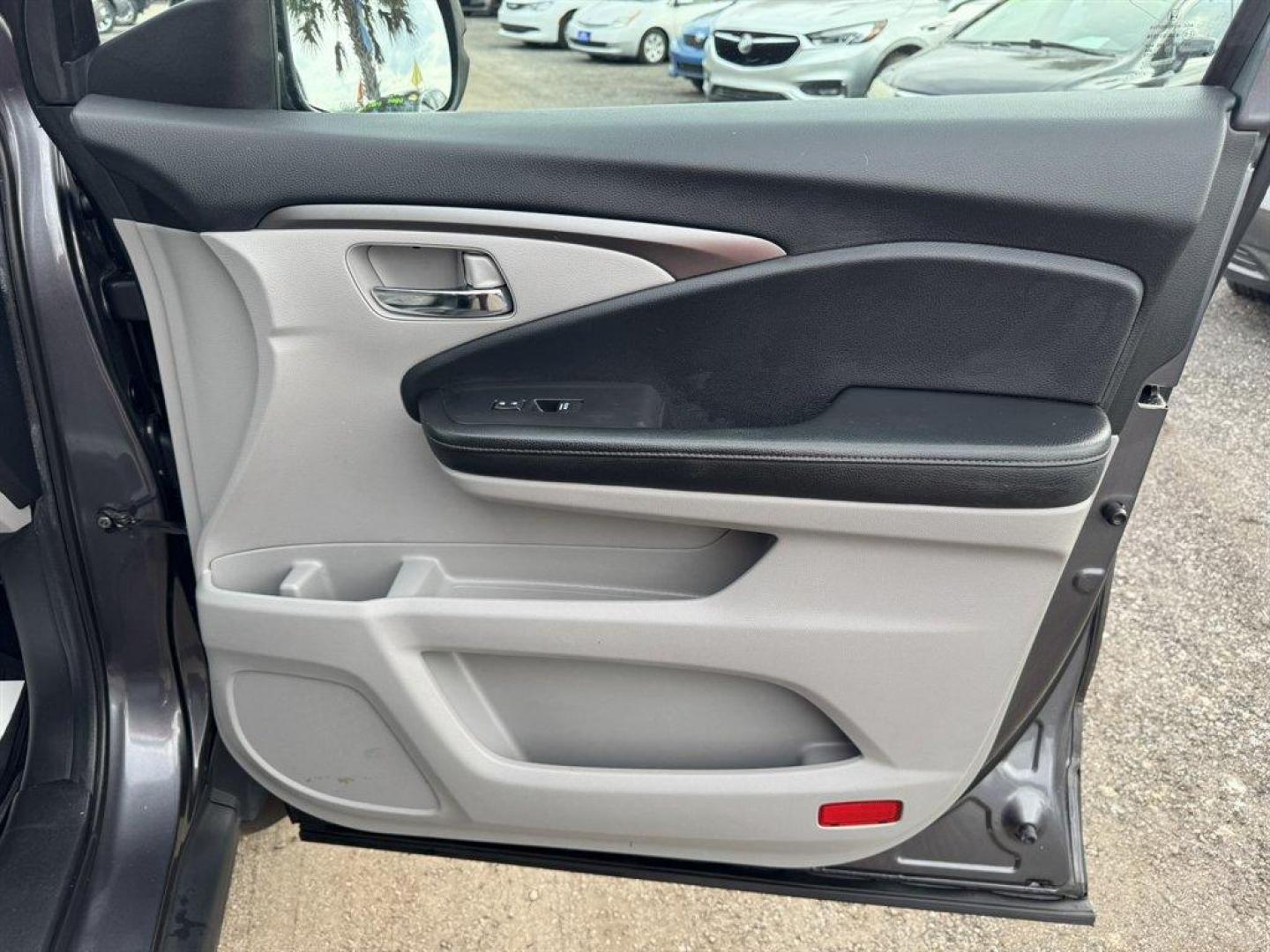 2019 Grey /Grey Honda Ridgeline (5FPYK3F62KB) with an 3.5l V6 DI Sohc I-Vtec 3. engine, Automatic transmission, located at 745 East Steele Rd., West Columbia, SC, 29170, (803) 755-9148, 33.927212, -81.148483 - Photo#28