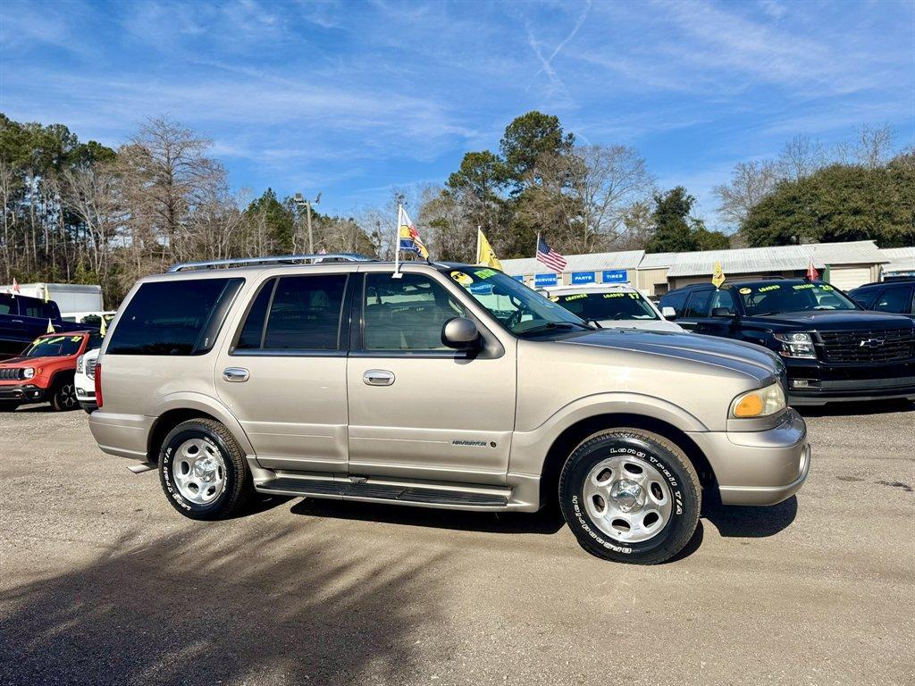 2001 Silver /Taupe Lincoln Navigator (5LMEU27R11L) with an 5.4l V8 EFI Dohc 5.4l engine, Automatic transmission, located at 745 East Steele Rd., West Columbia, SC, 29170, (803) 755-9148, 33.927212, -81.148483 - Photo#2