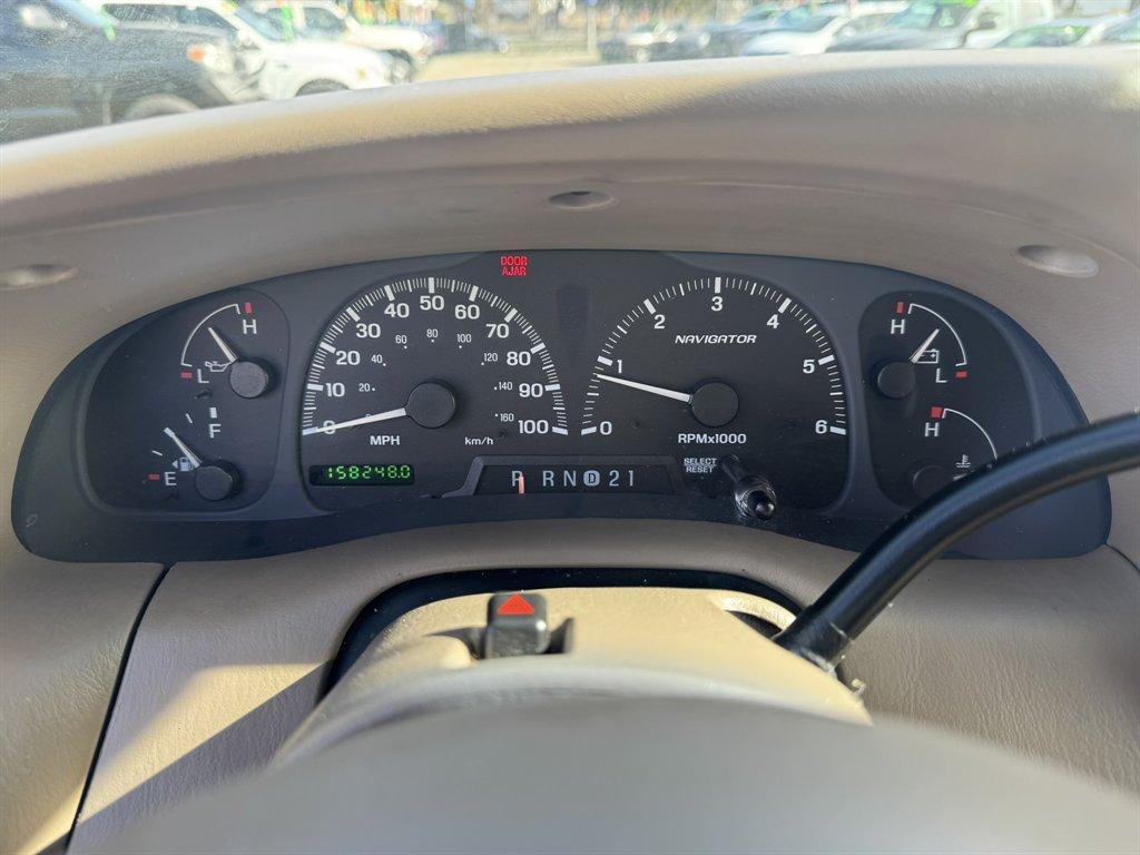 2001 Silver /Taupe Lincoln Navigator (5LMEU27R11L) with an 5.4l V8 EFI Dohc 5.4l engine, Automatic transmission, located at 745 East Steele Rd., West Columbia, SC, 29170, (803) 755-9148, 33.927212, -81.148483 - Photo#10