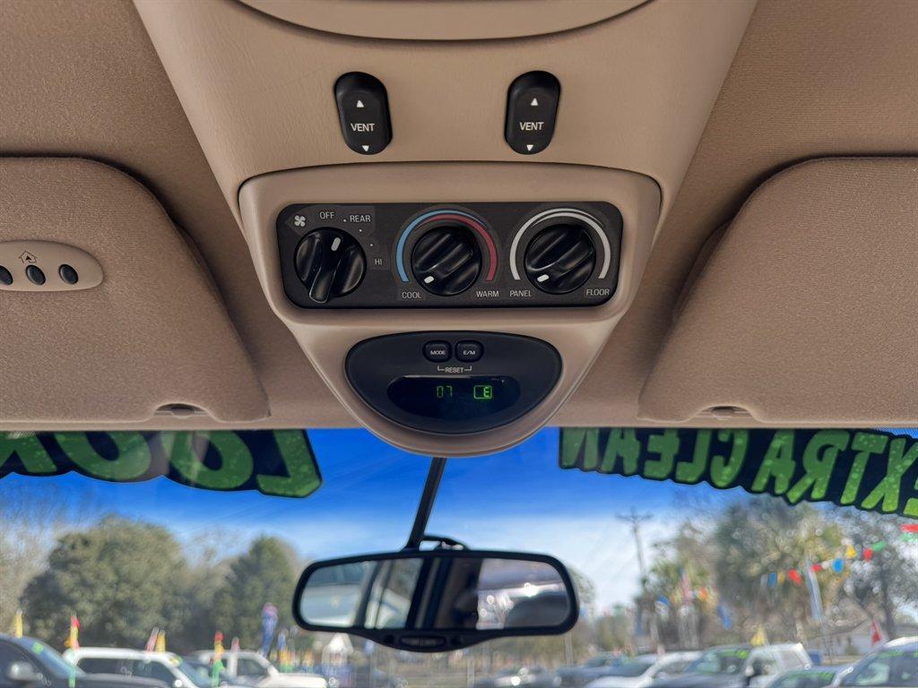 2001 Silver /Taupe Lincoln Navigator (5LMEU27R11L) with an 5.4l V8 EFI Dohc 5.4l engine, Automatic transmission, located at 745 East Steele Rd., West Columbia, SC, 29170, (803) 755-9148, 33.927212, -81.148483 - Photo#13