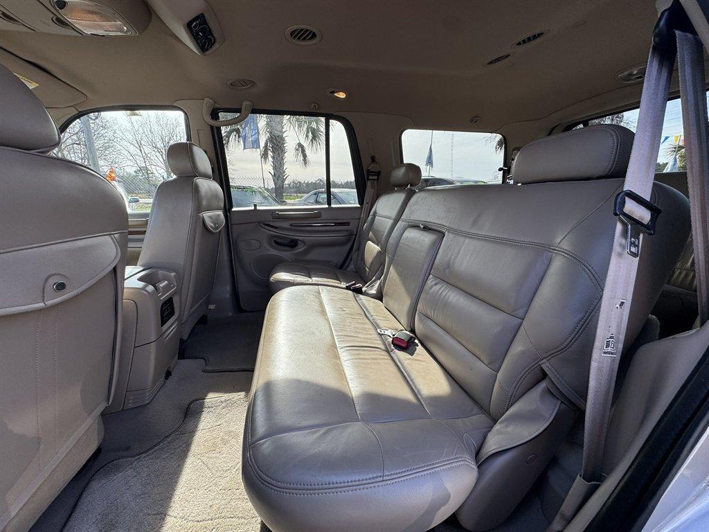 2001 Silver /Taupe Lincoln Navigator (5LMEU27R11L) with an 5.4l V8 EFI Dohc 5.4l engine, Automatic transmission, located at 745 East Steele Rd., West Columbia, SC, 29170, (803) 755-9148, 33.927212, -81.148483 - Photo#21