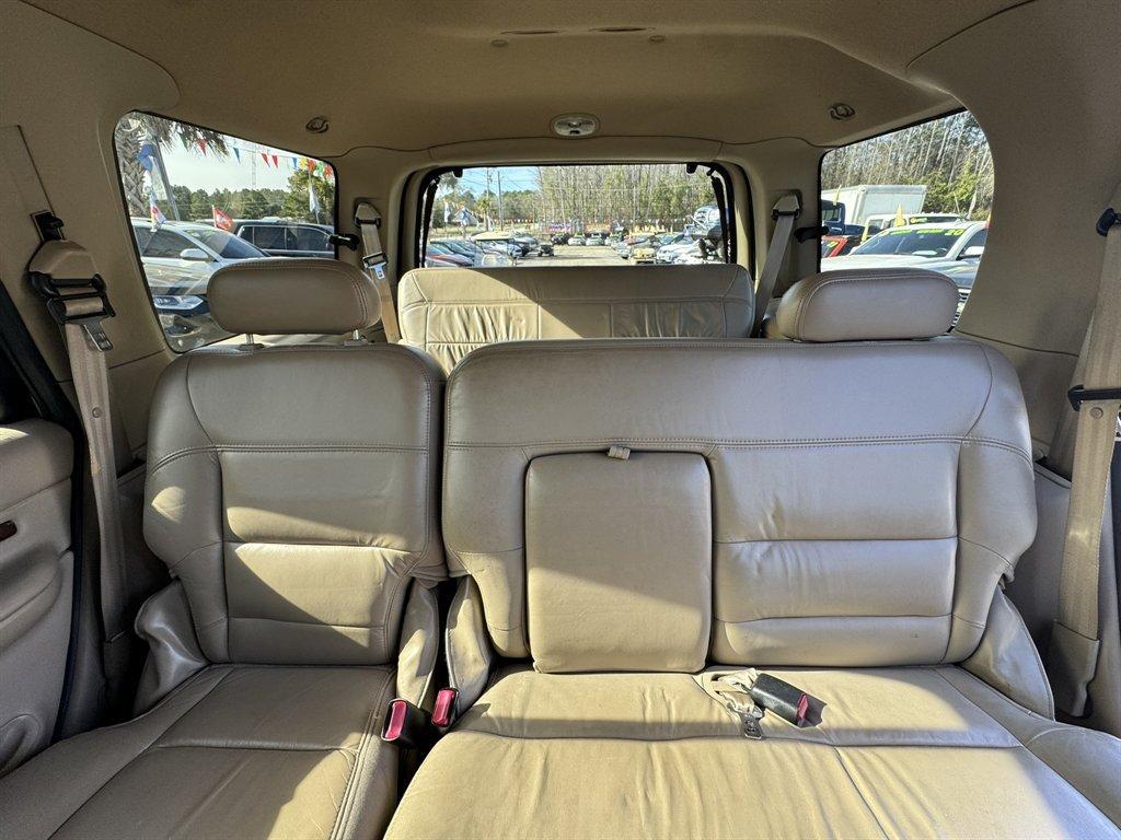 2001 Silver /Taupe Lincoln Navigator (5LMEU27R11L) with an 5.4l V8 EFI Dohc 5.4l engine, Automatic transmission, located at 745 East Steele Rd., West Columbia, SC, 29170, (803) 755-9148, 33.927212, -81.148483 - Photo#23