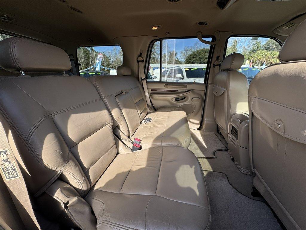 2001 Silver /Taupe Lincoln Navigator (5LMEU27R11L) with an 5.4l V8 EFI Dohc 5.4l engine, Automatic transmission, located at 745 East Steele Rd., West Columbia, SC, 29170, (803) 755-9148, 33.927212, -81.148483 - Photo#25