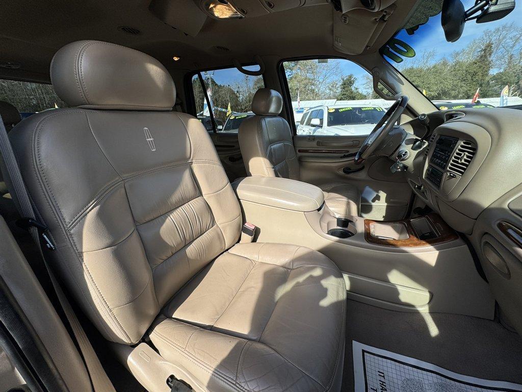 2001 Silver /Taupe Lincoln Navigator (5LMEU27R11L) with an 5.4l V8 EFI Dohc 5.4l engine, Automatic transmission, located at 745 East Steele Rd., West Columbia, SC, 29170, (803) 755-9148, 33.927212, -81.148483 - Photo#27