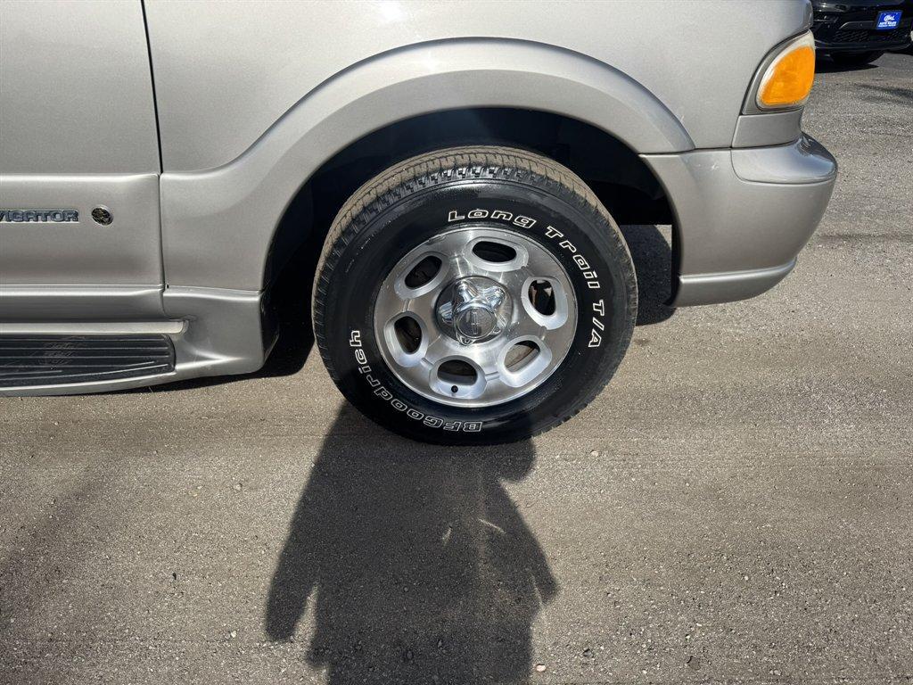 2001 Silver /Taupe Lincoln Navigator (5LMEU27R11L) with an 5.4l V8 EFI Dohc 5.4l engine, Automatic transmission, located at 745 East Steele Rd., West Columbia, SC, 29170, (803) 755-9148, 33.927212, -81.148483 - Photo#31