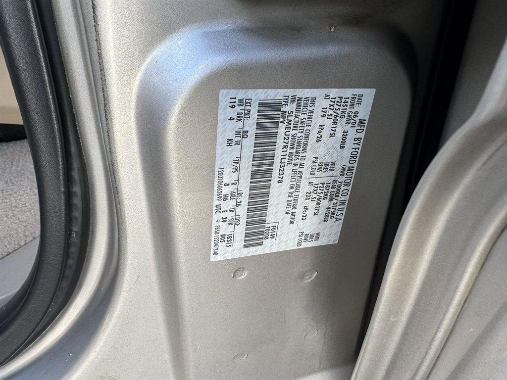 2001 Silver /Taupe Lincoln Navigator (5LMEU27R11L) with an 5.4l V8 EFI Dohc 5.4l engine, Automatic transmission, located at 745 East Steele Rd., West Columbia, SC, 29170, (803) 755-9148, 33.927212, -81.148483 - Photo#35