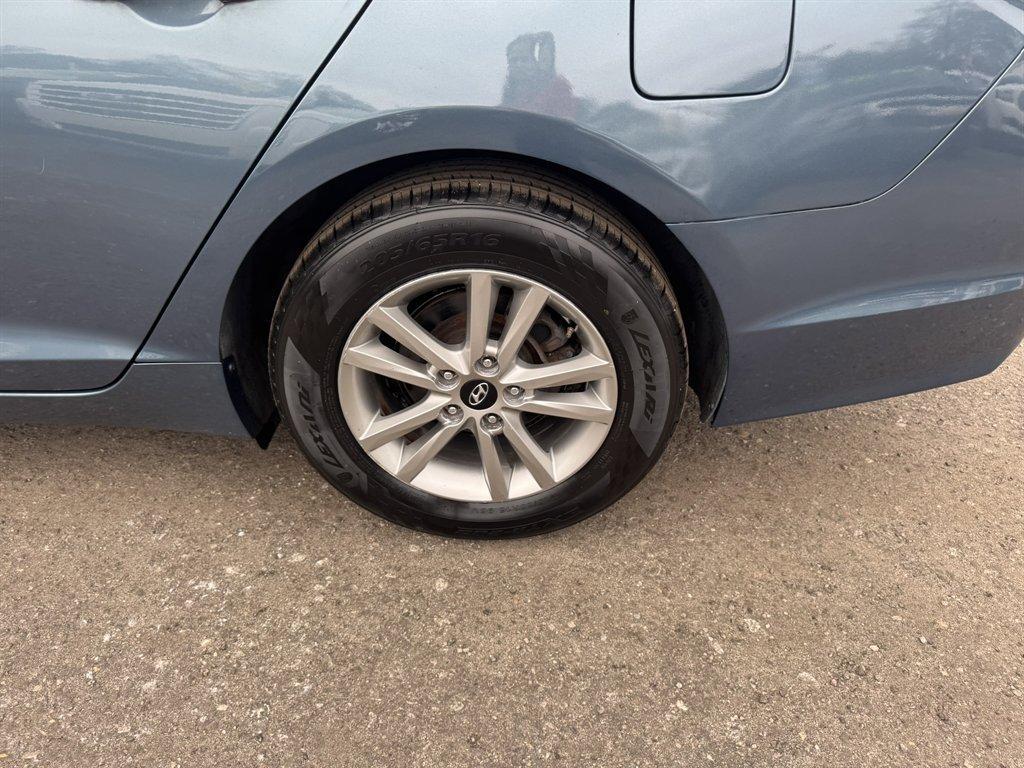 2015 Blue,Light /Taupe Hyundai Sonata (5NPE24AF3FH) with an 2.4l I-4 DI Dohc 2.4l engine, Automatic transmission, located at 745 East Steele Rd., West Columbia, SC, 29170, (803) 755-9148, 33.927212, -81.148483 - Photo#20