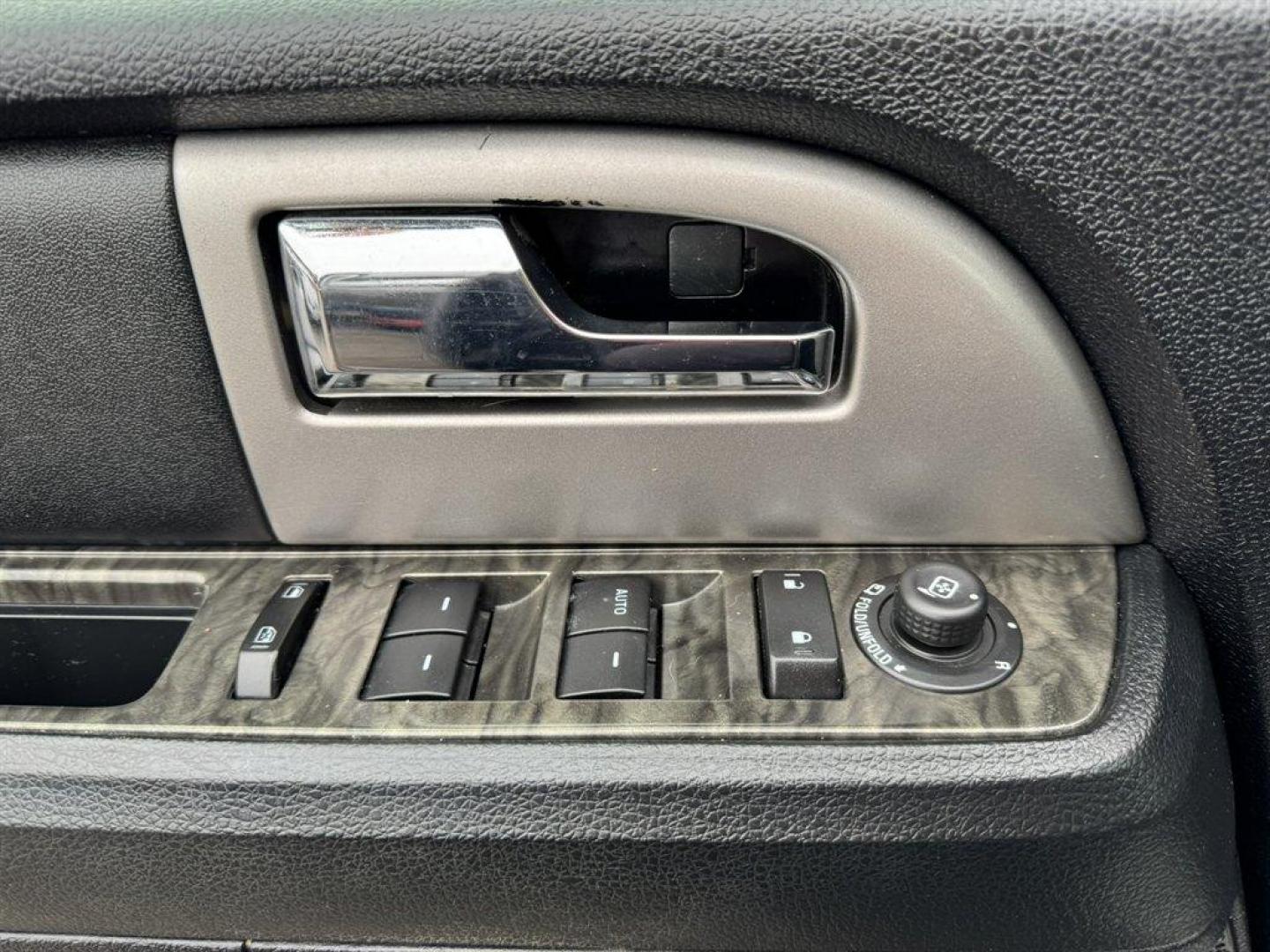 2017 Black /Black Ford Expedition EL (1FMJK1KT1HE) with an 3.5l V6 DI T/C Ecoboost 3 engine, Automatic transmission, located at 745 East Steele Rd., West Columbia, SC, 29170, (803) 755-9148, 33.927212, -81.148483 - Photo#22