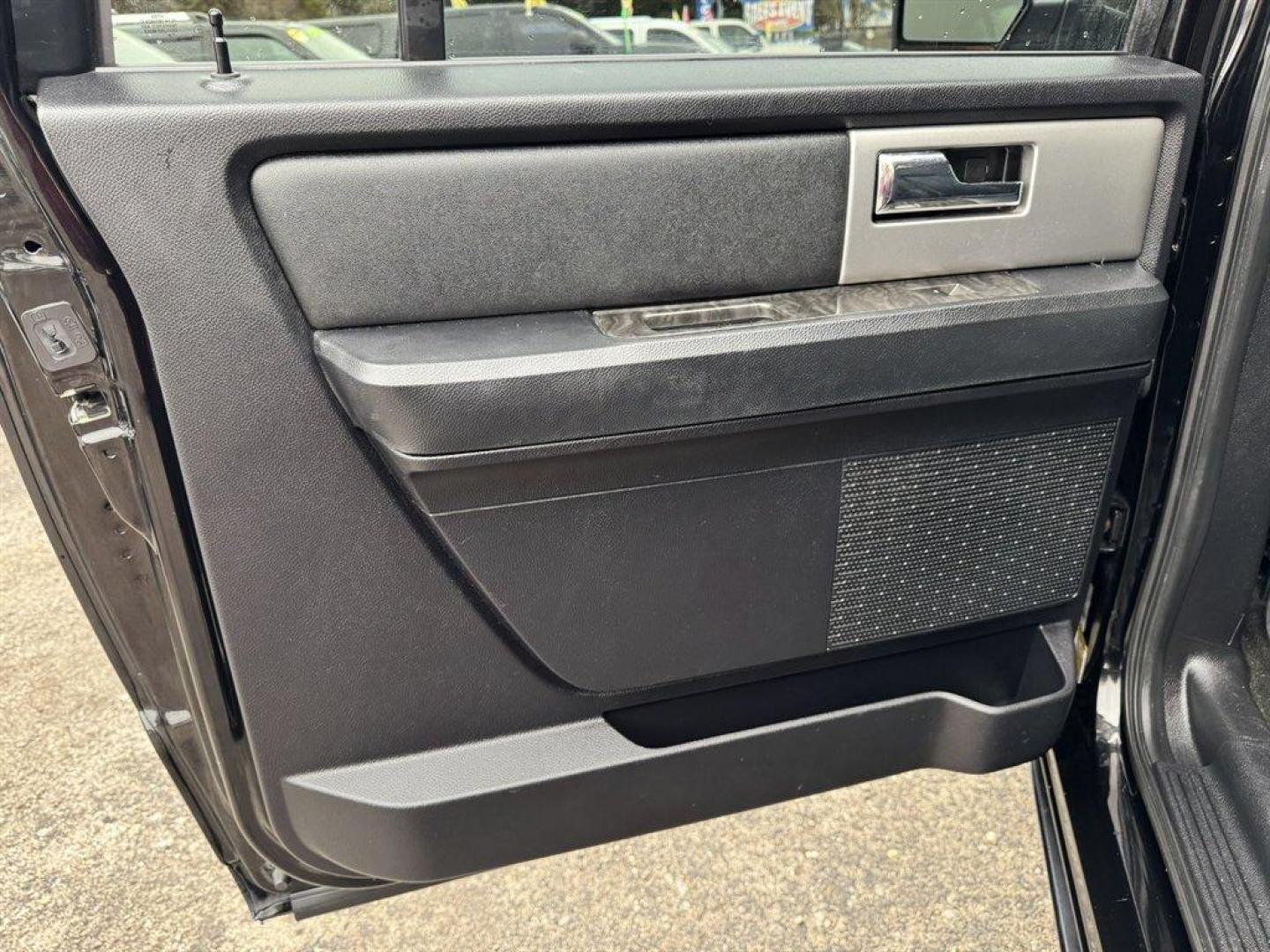 2017 Black /Black Ford Expedition EL (1FMJK1KT1HE) with an 3.5l V6 DI T/C Ecoboost 3 engine, Automatic transmission, located at 745 East Steele Rd., West Columbia, SC, 29170, (803) 755-9148, 33.927212, -81.148483 - Photo#25