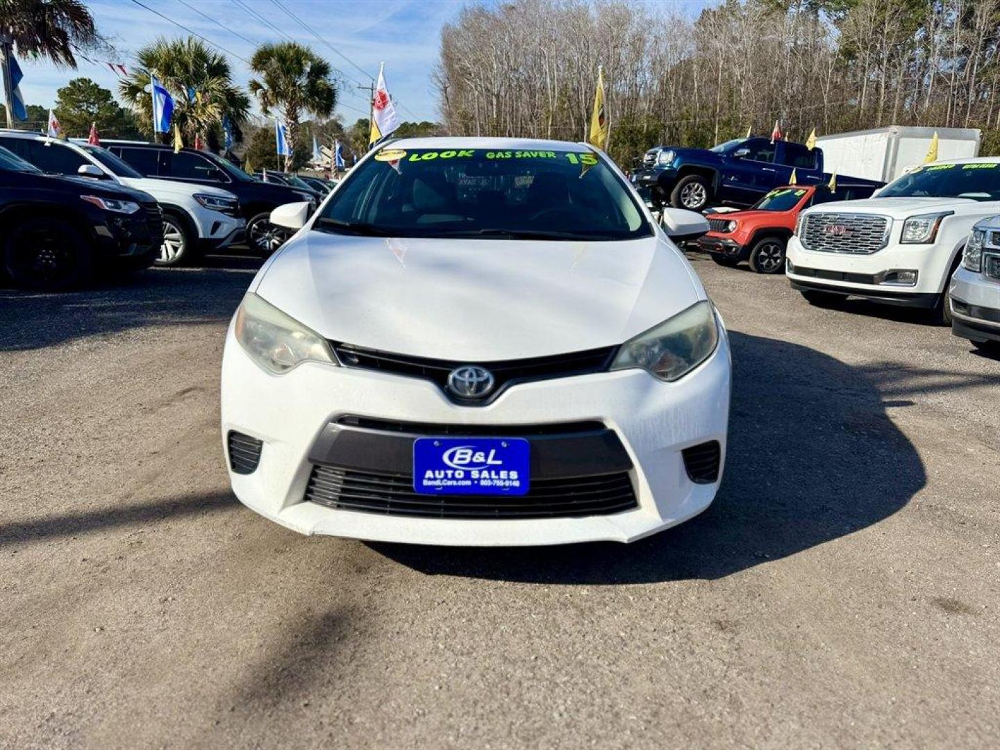 2015 White /Grey Toyota Corolla (2T1BURHE6FC) with an 1.8l I-4 EFI Dohc 1.8l engine, Automatic transmission, located at 745 East Steele Rd., West Columbia, SC, 29170, (803) 755-9148, 33.927212, -81.148483 - Photo#1