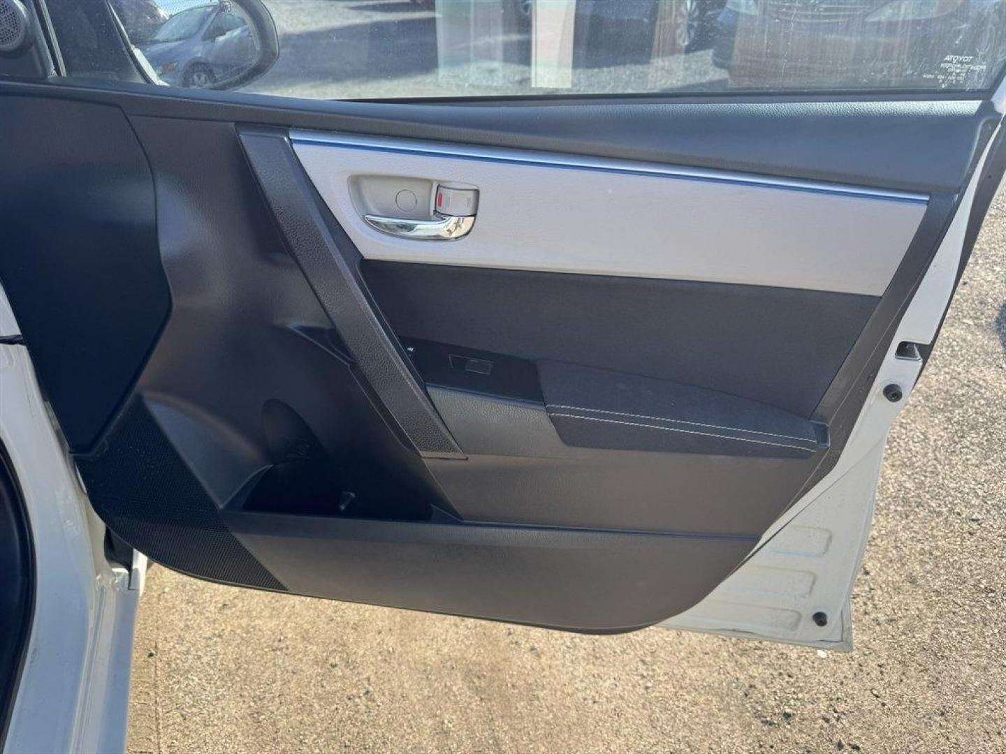 2015 White /Grey Toyota Corolla (2T1BURHE6FC) with an 1.8l I-4 EFI Dohc 1.8l engine, Automatic transmission, located at 745 East Steele Rd., West Columbia, SC, 29170, (803) 755-9148, 33.927212, -81.148483 - Photo#23