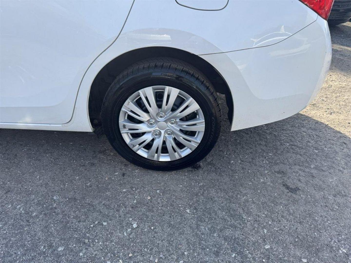 2015 White /Grey Toyota Corolla (2T1BURHE6FC) with an 1.8l I-4 EFI Dohc 1.8l engine, Automatic transmission, located at 745 East Steele Rd., West Columbia, SC, 29170, (803) 755-9148, 33.927212, -81.148483 - Photo#28