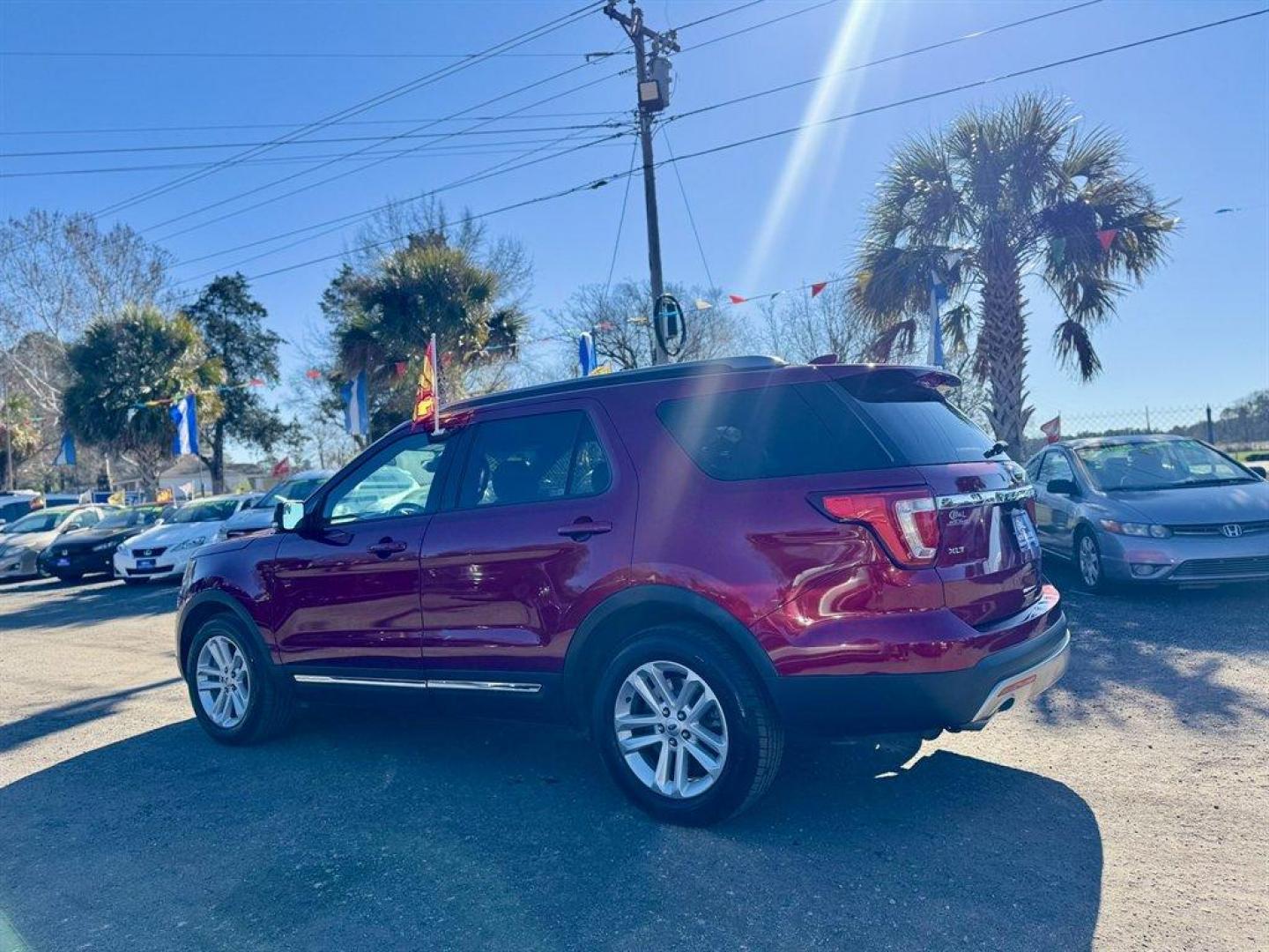 2016 Red /Taupe Ford Explorer (1FM5K7D84GG) with an 3.5l V6 Smpi TI-VCT 3.5l engine, Automatic transmission, located at 745 East Steele Rd., West Columbia, SC, 29170, (803) 755-9148, 33.927212, -81.148483 - Photo#5