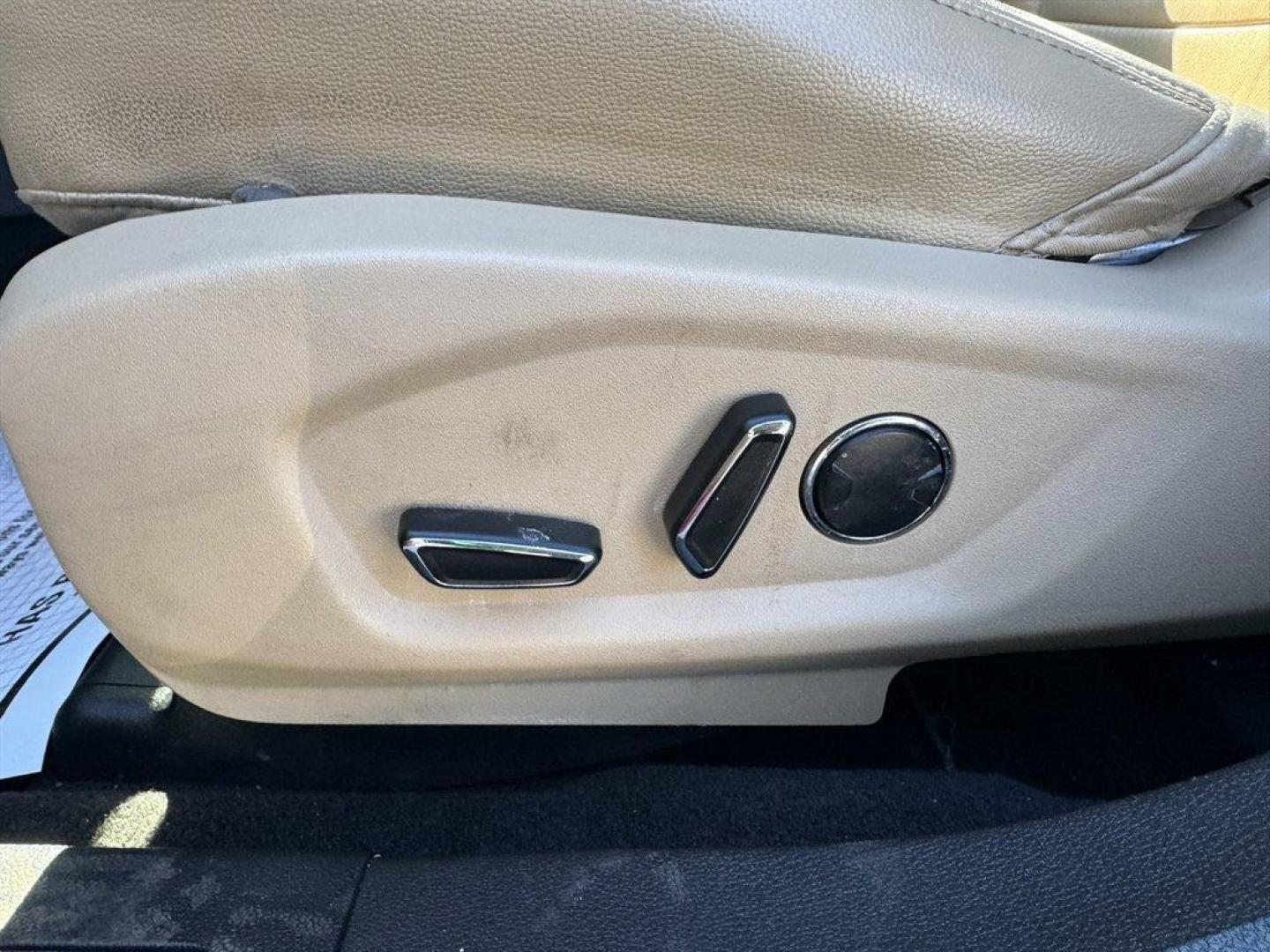 2016 Red /Taupe Ford Explorer (1FM5K7D84GG) with an 3.5l V6 Smpi TI-VCT 3.5l engine, Automatic transmission, located at 745 East Steele Rd., West Columbia, SC, 29170, (803) 755-9148, 33.927212, -81.148483 - Photo#21