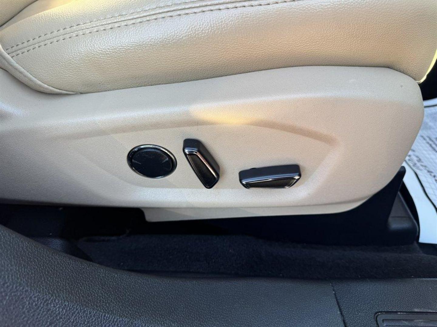 2016 Red /Taupe Ford Explorer (1FM5K7D84GG) with an 3.5l V6 Smpi TI-VCT 3.5l engine, Automatic transmission, located at 745 East Steele Rd., West Columbia, SC, 29170, (803) 755-9148, 33.927212, -81.148483 - Photo#30