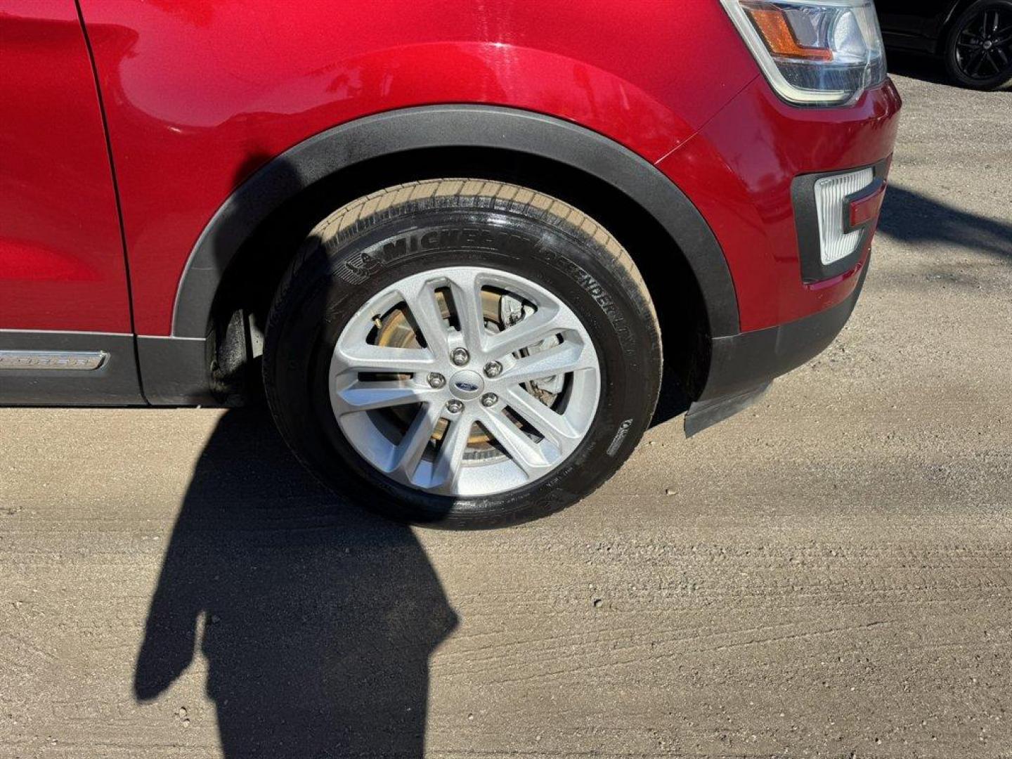 2016 Red /Taupe Ford Explorer (1FM5K7D84GG) with an 3.5l V6 Smpi TI-VCT 3.5l engine, Automatic transmission, located at 745 East Steele Rd., West Columbia, SC, 29170, (803) 755-9148, 33.927212, -81.148483 - Photo#34