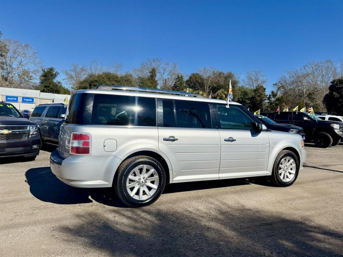 2011 Silver /Grey Ford Flex (2FMGK5CC3BB) with an 3.5l V6 SFI Dohc 24v 3.5l engine, Automatic transmission, located at 745 East Steele Rd., West Columbia, SC, 29170, (803) 755-9148, 33.927212, -81.148483 - Photo#3