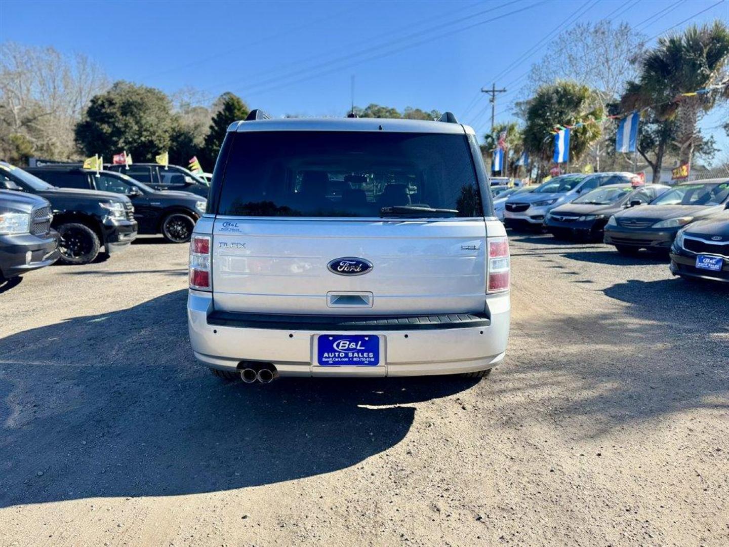 2011 Silver /Grey Ford Flex (2FMGK5CC3BB) with an 3.5l V6 SFI Dohc 24v 3.5l engine, Automatic transmission, located at 745 East Steele Rd., West Columbia, SC, 29170, (803) 755-9148, 33.927212, -81.148483 - Photo#4