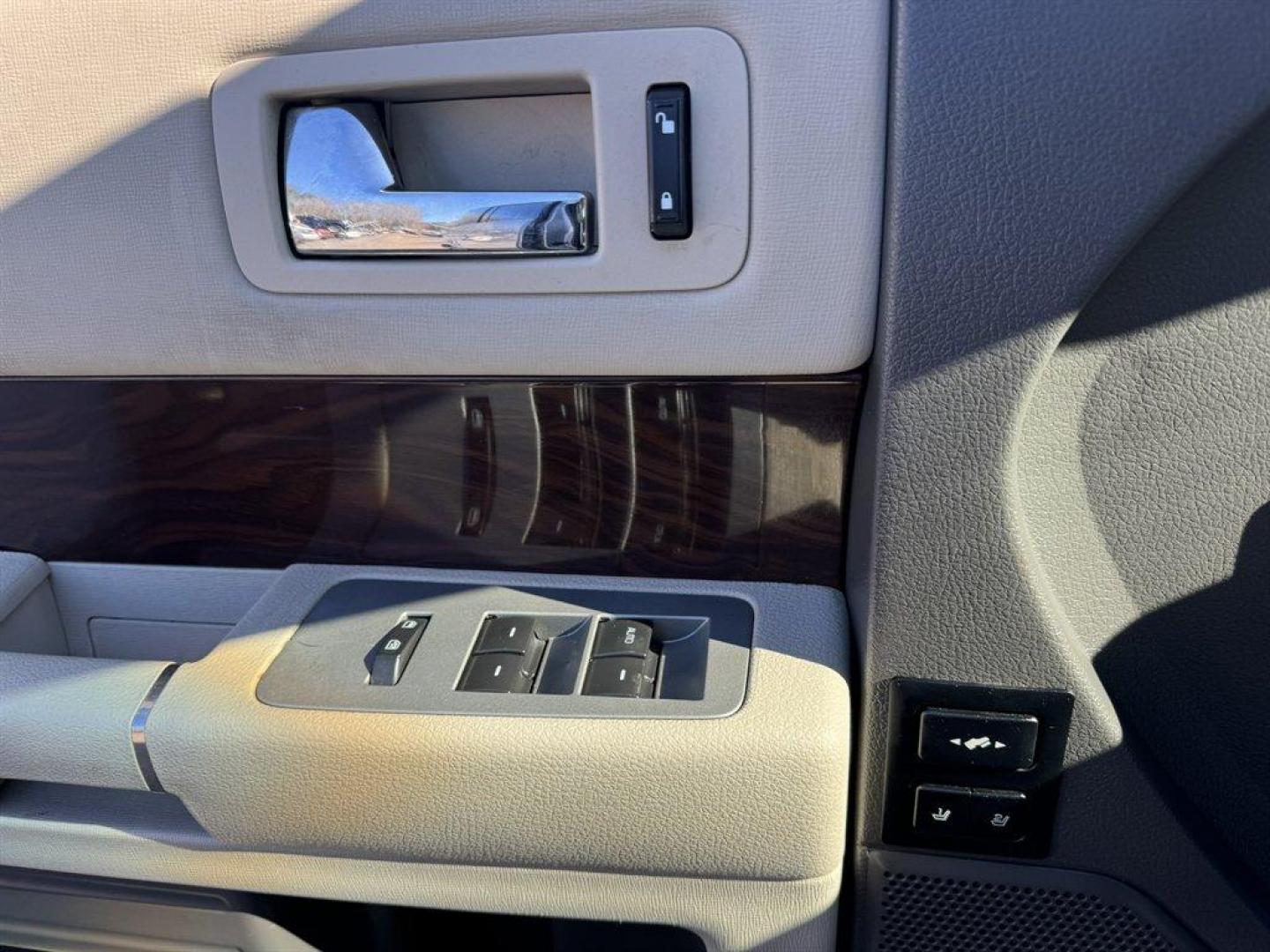 2011 Silver /Grey Ford Flex (2FMGK5CC3BB) with an 3.5l V6 SFI Dohc 24v 3.5l engine, Automatic transmission, located at 745 East Steele Rd., West Columbia, SC, 29170, (803) 755-9148, 33.927212, -81.148483 - Photo#17