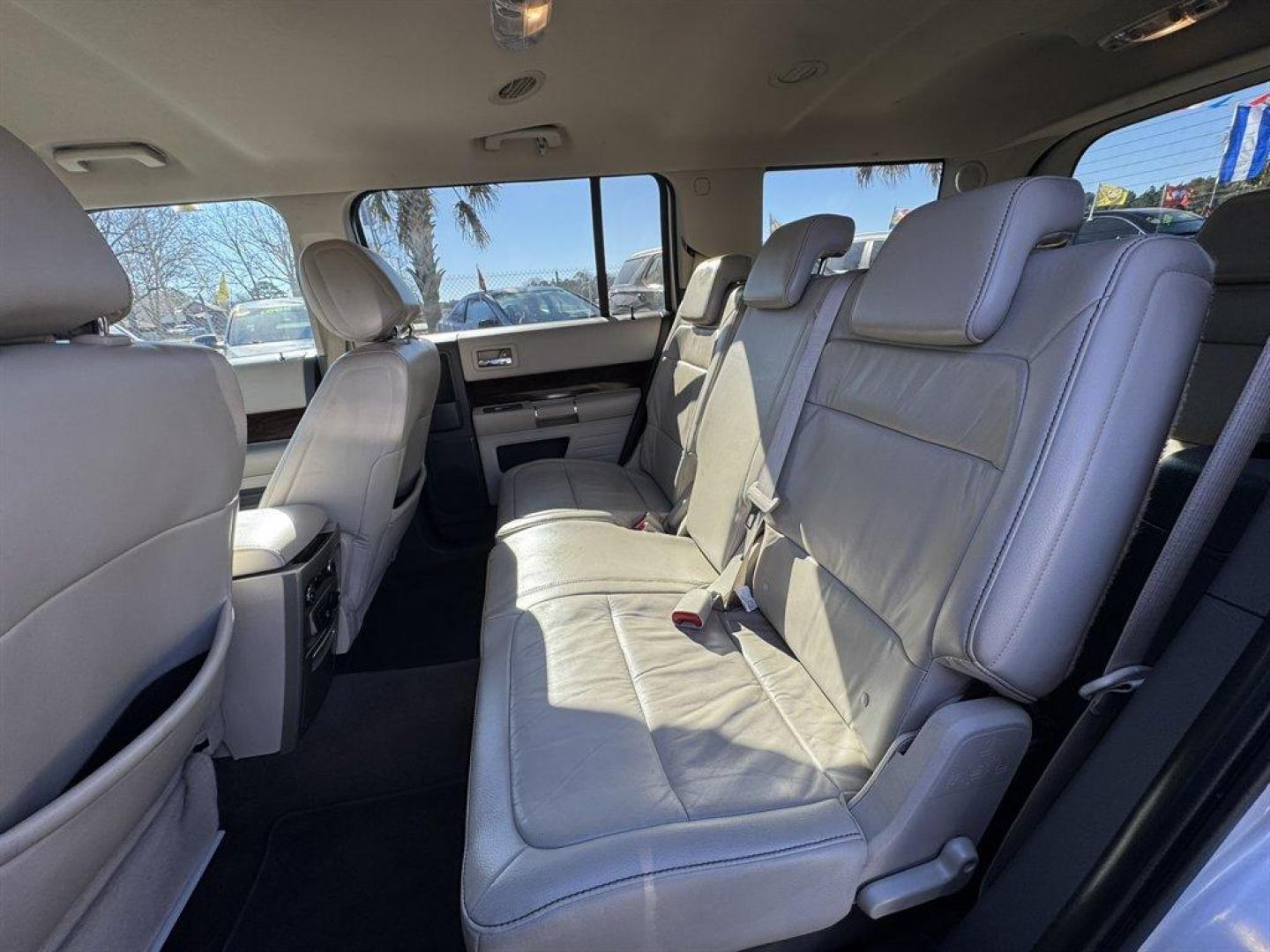 2011 Silver /Grey Ford Flex (2FMGK5CC3BB) with an 3.5l V6 SFI Dohc 24v 3.5l engine, Automatic transmission, located at 745 East Steele Rd., West Columbia, SC, 29170, (803) 755-9148, 33.927212, -81.148483 - Photo#21