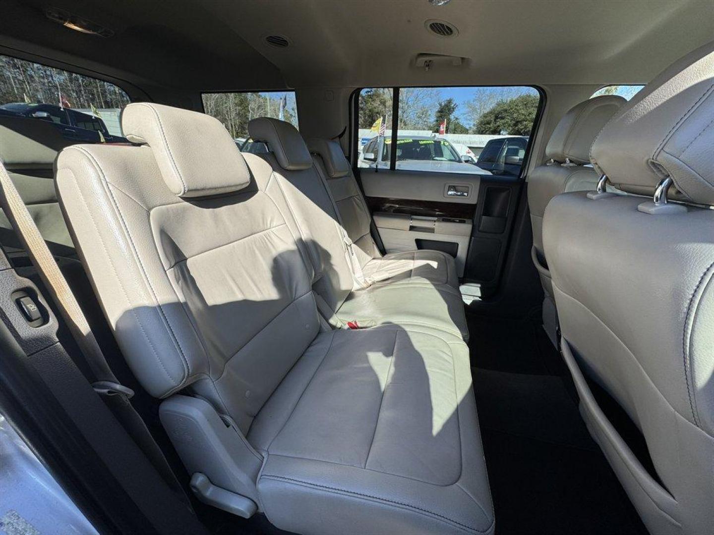 2011 Silver /Grey Ford Flex (2FMGK5CC3BB) with an 3.5l V6 SFI Dohc 24v 3.5l engine, Automatic transmission, located at 745 East Steele Rd., West Columbia, SC, 29170, (803) 755-9148, 33.927212, -81.148483 - Photo#24