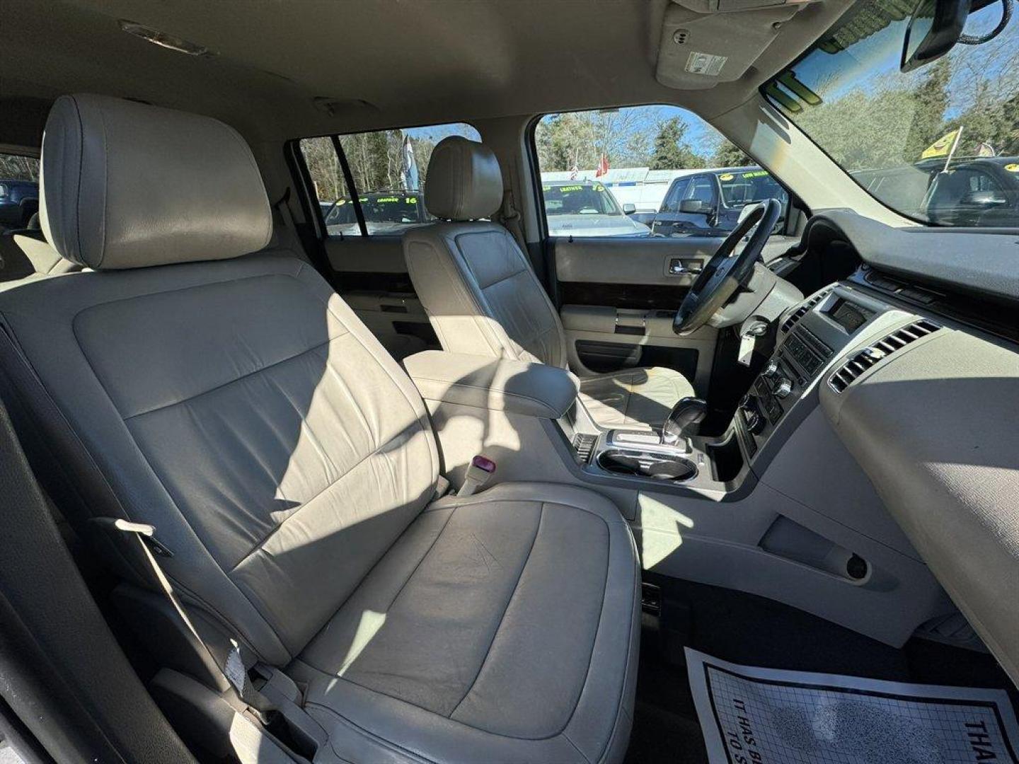 2011 Silver /Grey Ford Flex (2FMGK5CC3BB) with an 3.5l V6 SFI Dohc 24v 3.5l engine, Automatic transmission, located at 745 East Steele Rd., West Columbia, SC, 29170, (803) 755-9148, 33.927212, -81.148483 - Photo#26