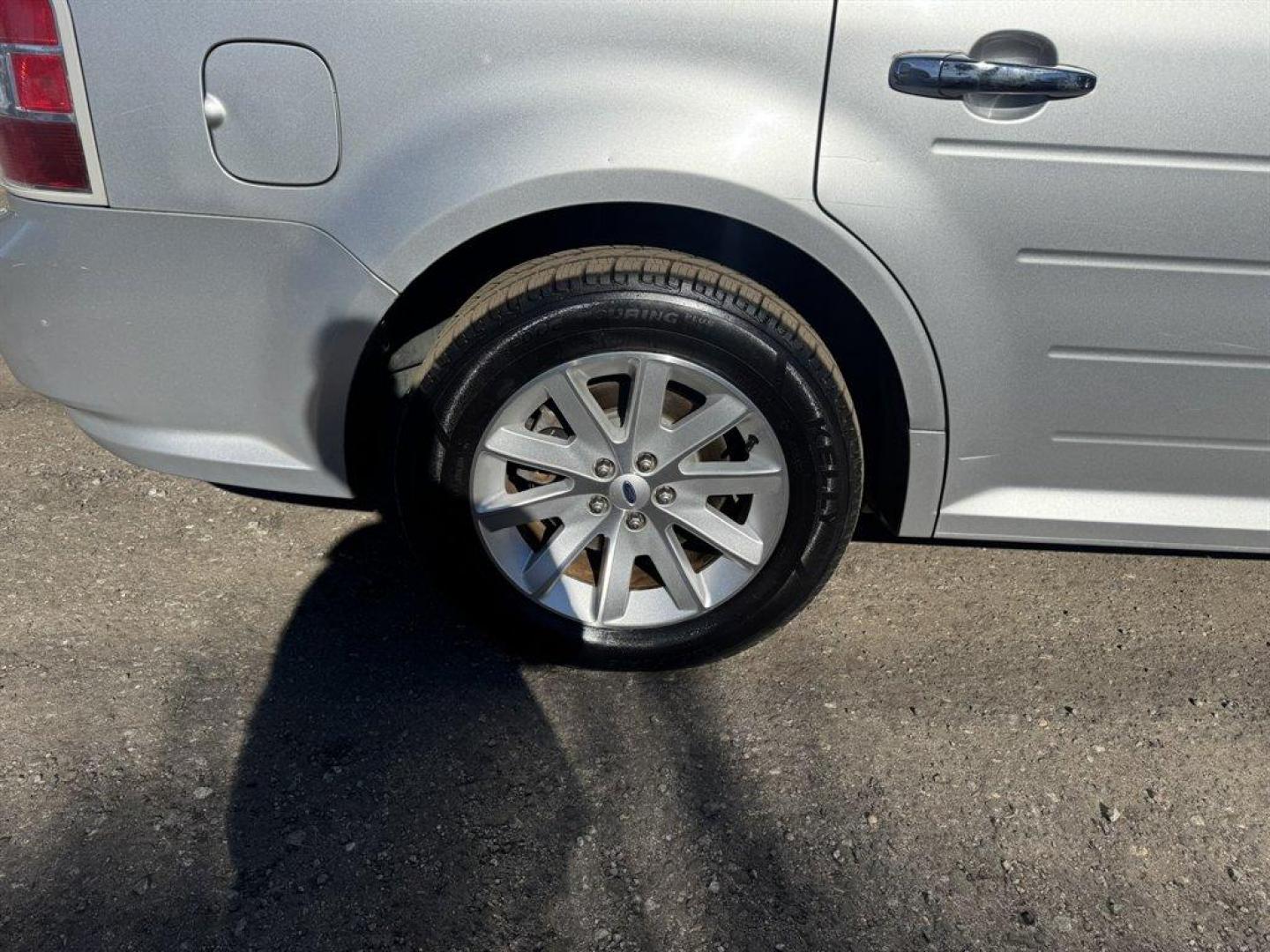 2011 Silver /Grey Ford Flex (2FMGK5CC3BB) with an 3.5l V6 SFI Dohc 24v 3.5l engine, Automatic transmission, located at 745 East Steele Rd., West Columbia, SC, 29170, (803) 755-9148, 33.927212, -81.148483 - Photo#31