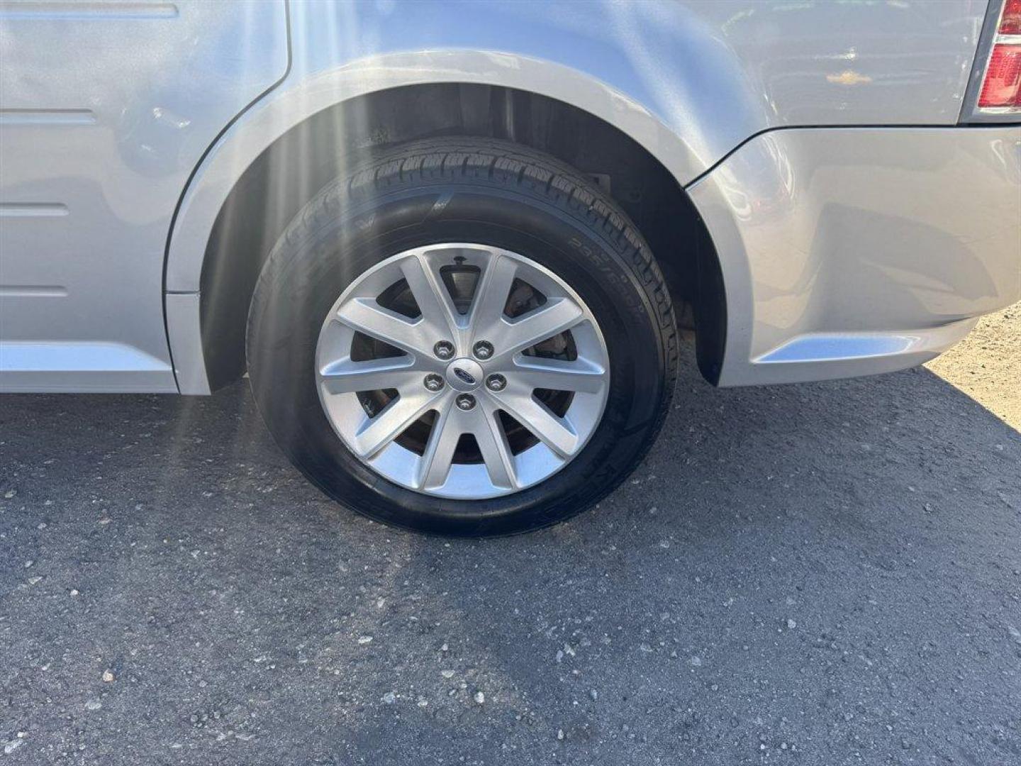 2011 Silver /Grey Ford Flex (2FMGK5CC3BB) with an 3.5l V6 SFI Dohc 24v 3.5l engine, Automatic transmission, located at 745 East Steele Rd., West Columbia, SC, 29170, (803) 755-9148, 33.927212, -81.148483 - Photo#32