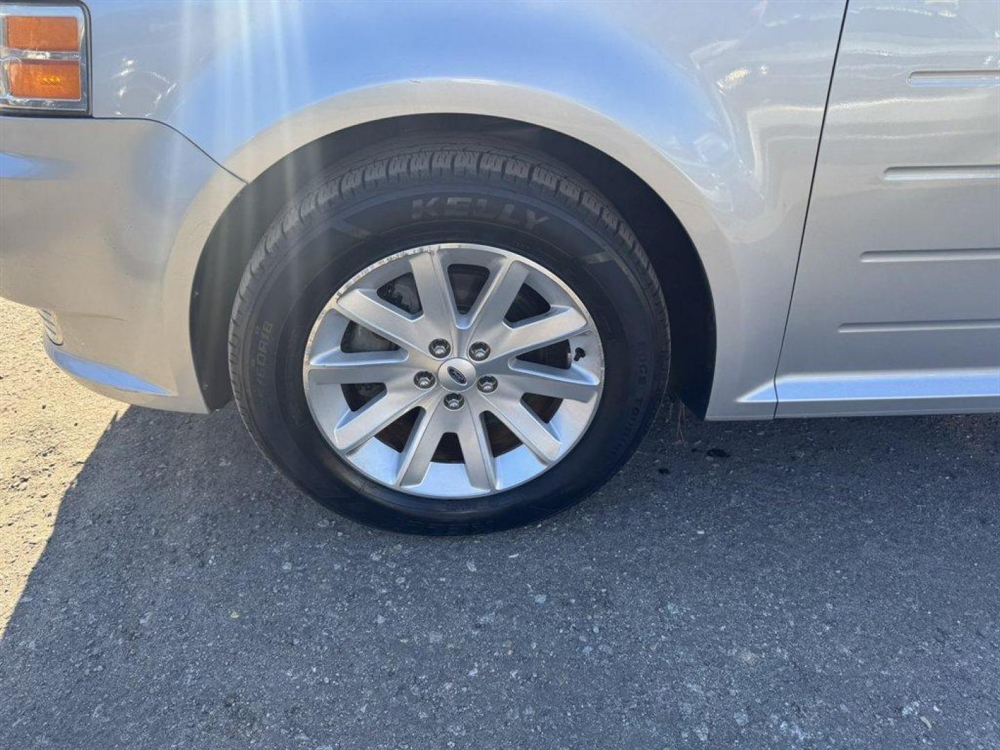 2011 Silver /Grey Ford Flex (2FMGK5CC3BB) with an 3.5l V6 SFI Dohc 24v 3.5l engine, Automatic transmission, located at 745 East Steele Rd., West Columbia, SC, 29170, (803) 755-9148, 33.927212, -81.148483 - Photo#33