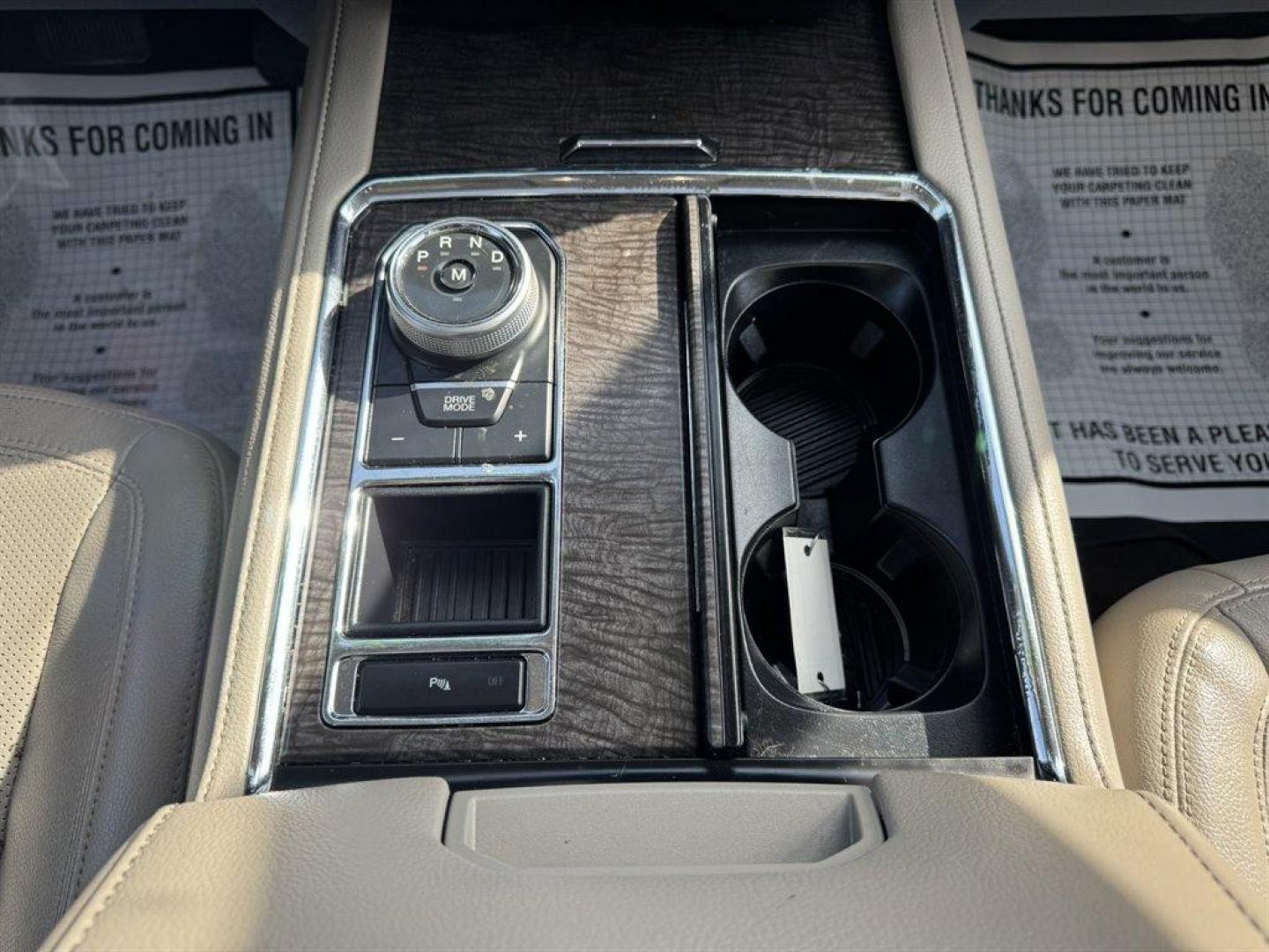 2019 Black /Grey Ford Expedition (1FMJU1KT2KE) with an 3.5l V6 DI T/C Ecoboost 3 engine, Automatic transmission, located at 745 East Steele Rd., West Columbia, SC, 29170, (803) 755-9148, 33.927212, -81.148483 - Photo#16