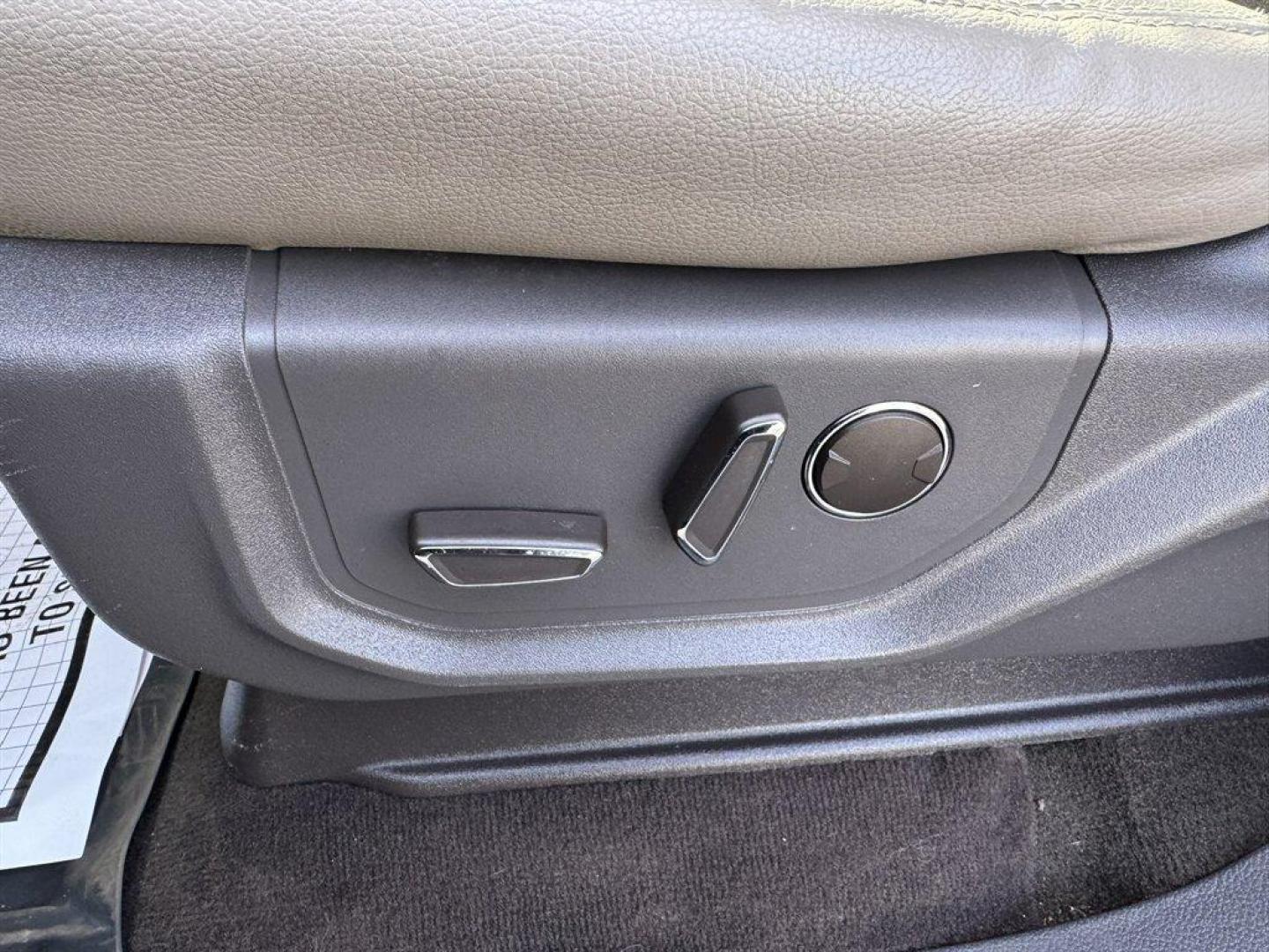 2019 Black /Grey Ford Expedition (1FMJU1KT2KE) with an 3.5l V6 DI T/C Ecoboost 3 engine, Automatic transmission, located at 745 East Steele Rd., West Columbia, SC, 29170, (803) 755-9148, 33.927212, -81.148483 - Photo#24