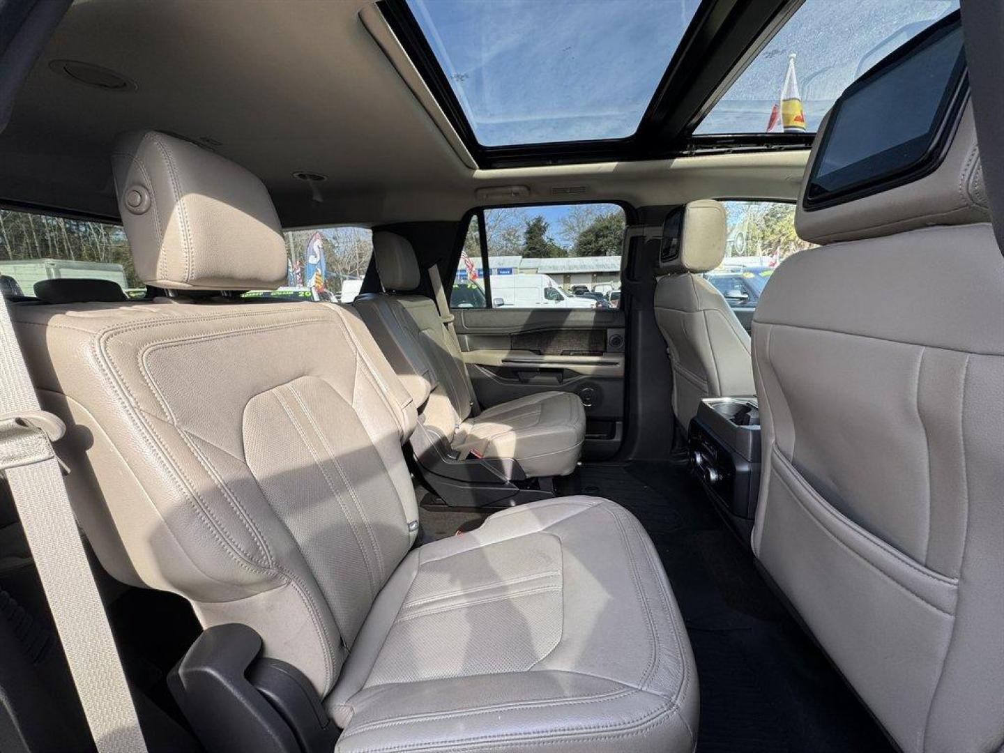 2019 Black /Grey Ford Expedition (1FMJU1KT2KE) with an 3.5l V6 DI T/C Ecoboost 3 engine, Automatic transmission, located at 745 East Steele Rd., West Columbia, SC, 29170, (803) 755-9148, 33.927212, -81.148483 - Photo#31