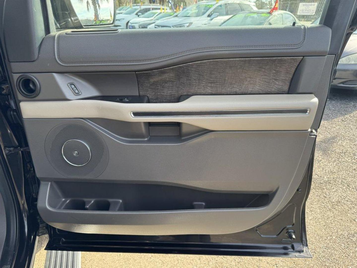 2019 Black /Grey Ford Expedition (1FMJU1KT2KE) with an 3.5l V6 DI T/C Ecoboost 3 engine, Automatic transmission, located at 745 East Steele Rd., West Columbia, SC, 29170, (803) 755-9148, 33.927212, -81.148483 - Photo#33