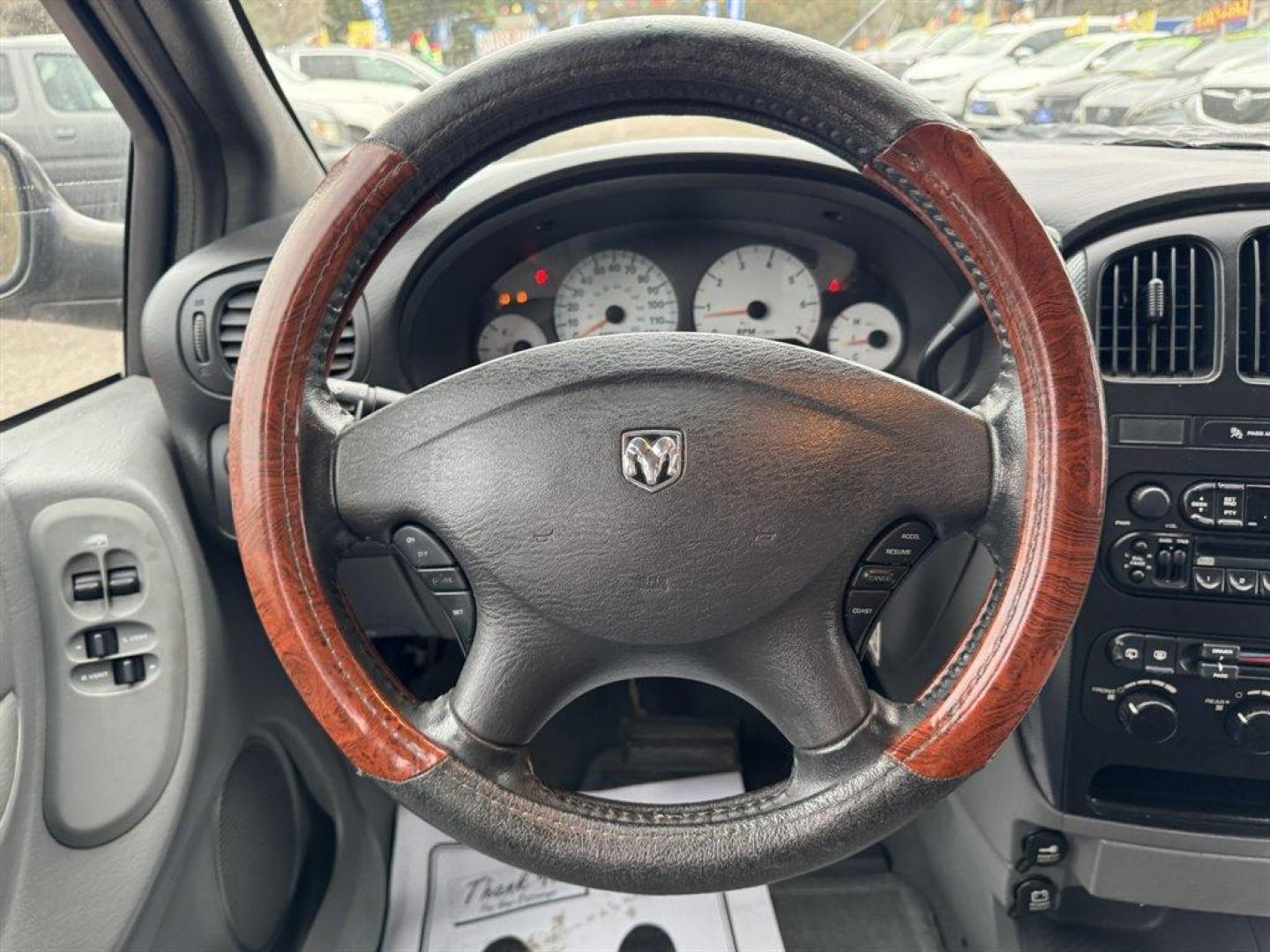 2005 Blue /Grey Dodge Grand Caravan (2D8GP44L15R) with an 3.8l V6 MPI 3.8l engine, Automatic transmission, located at 745 East Steele Rd., West Columbia, SC, 29170, (803) 755-9148, 33.927212, -81.148483 - Photo#7