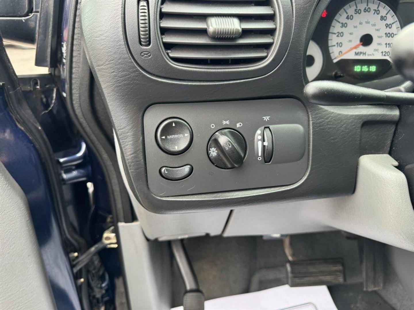 2005 Blue /Grey Dodge Grand Caravan (2D8GP44L15R) with an 3.8l V6 MPI 3.8l engine, Automatic transmission, located at 745 East Steele Rd., West Columbia, SC, 29170, (803) 755-9148, 33.927212, -81.148483 - Photo#15
