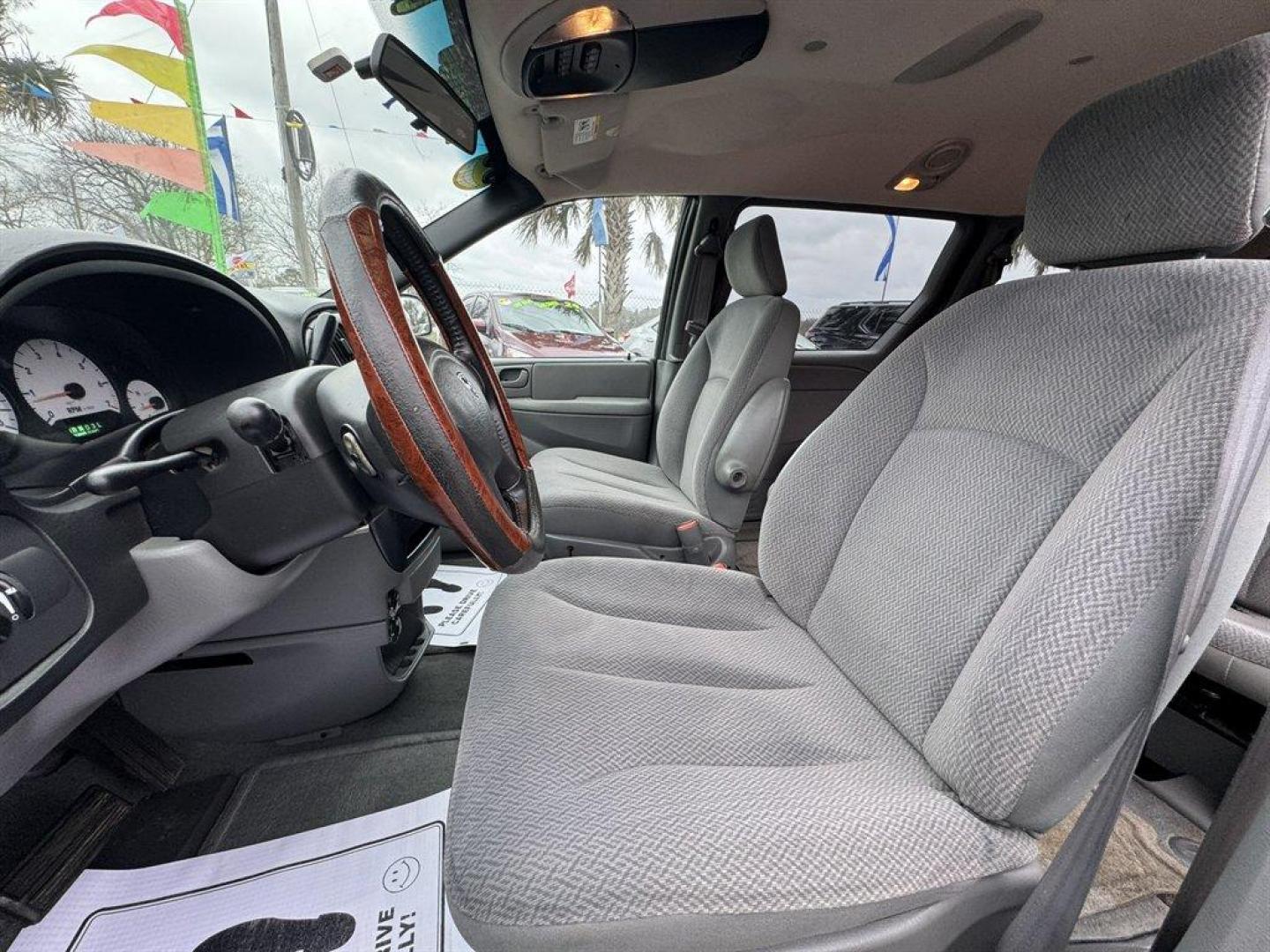 2005 Blue /Grey Dodge Grand Caravan (2D8GP44L15R) with an 3.8l V6 MPI 3.8l engine, Automatic transmission, located at 745 East Steele Rd., West Columbia, SC, 29170, (803) 755-9148, 33.927212, -81.148483 - Photo#18
