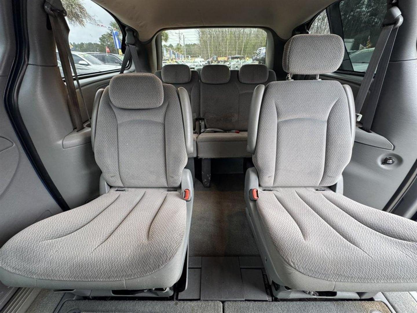 2005 Blue /Grey Dodge Grand Caravan (2D8GP44L15R) with an 3.8l V6 MPI 3.8l engine, Automatic transmission, located at 745 East Steele Rd., West Columbia, SC, 29170, (803) 755-9148, 33.927212, -81.148483 - Photo#20