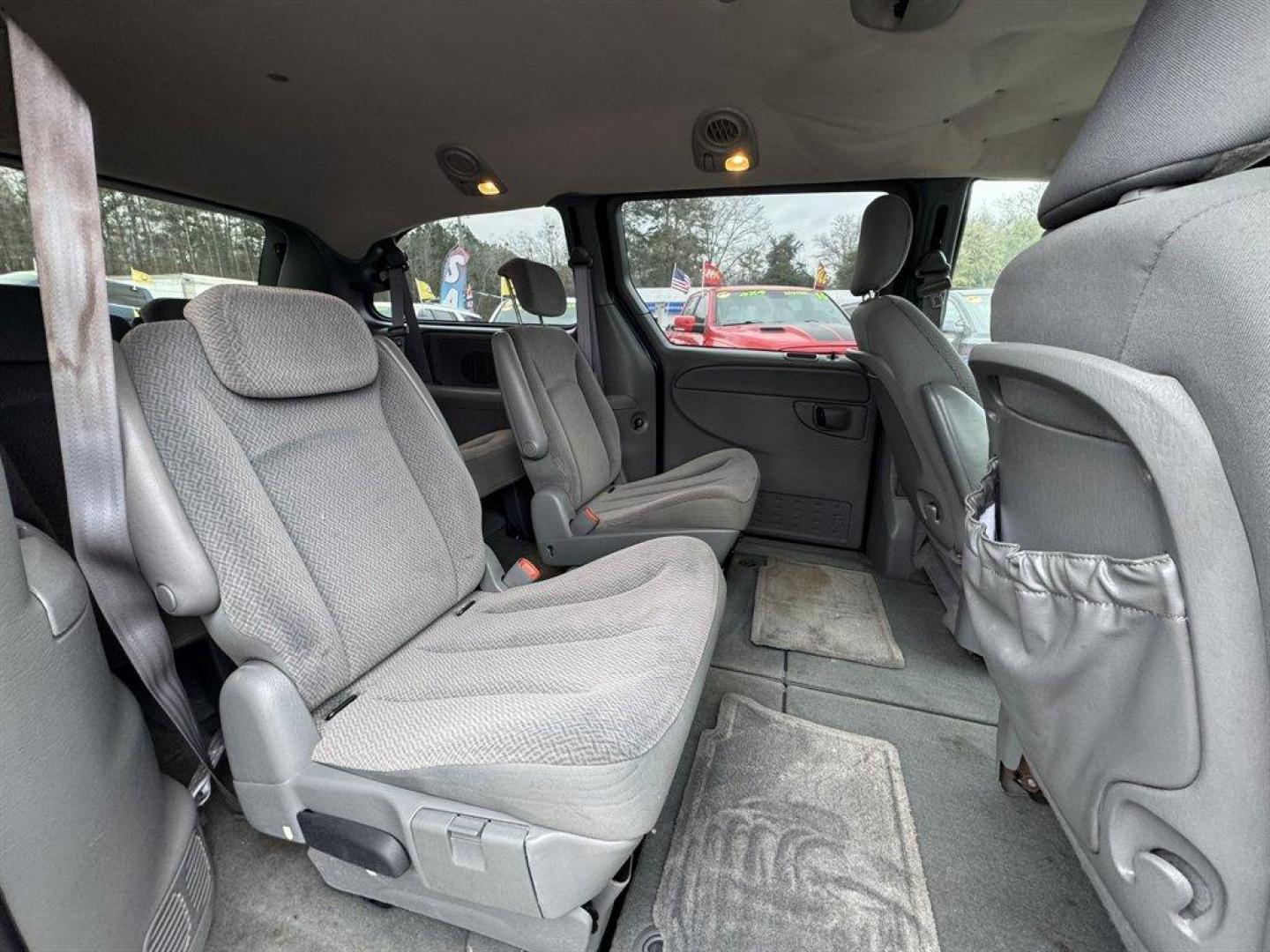 2005 Blue /Grey Dodge Grand Caravan (2D8GP44L15R) with an 3.8l V6 MPI 3.8l engine, Automatic transmission, located at 745 East Steele Rd., West Columbia, SC, 29170, (803) 755-9148, 33.927212, -81.148483 - Photo#21