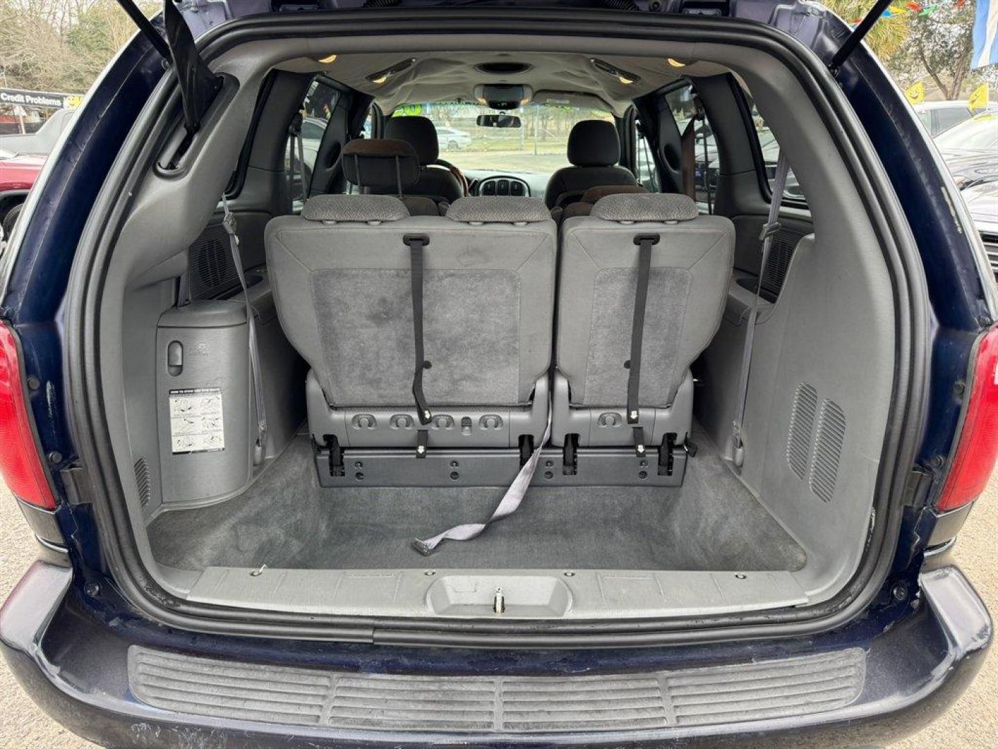 2005 Blue /Grey Dodge Grand Caravan (2D8GP44L15R) with an 3.8l V6 MPI 3.8l engine, Automatic transmission, located at 745 East Steele Rd., West Columbia, SC, 29170, (803) 755-9148, 33.927212, -81.148483 - Photo#24
