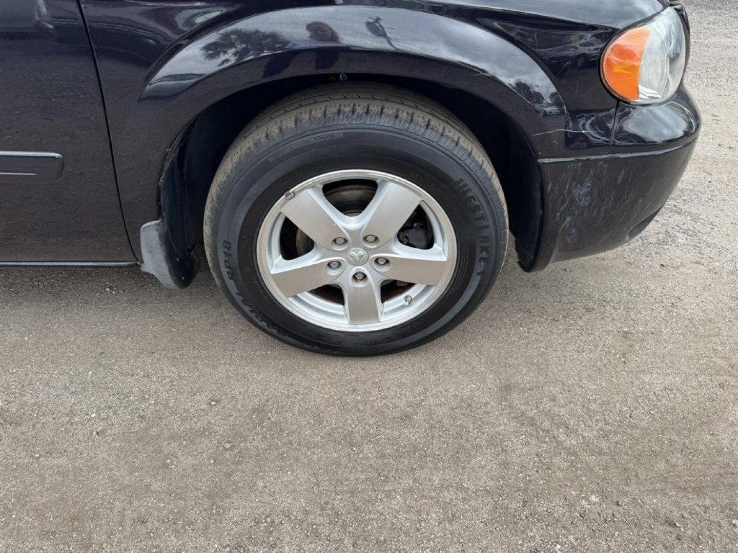 2005 Blue /Grey Dodge Grand Caravan (2D8GP44L15R) with an 3.8l V6 MPI 3.8l engine, Automatic transmission, located at 745 East Steele Rd., West Columbia, SC, 29170, (803) 755-9148, 33.927212, -81.148483 - Photo#26