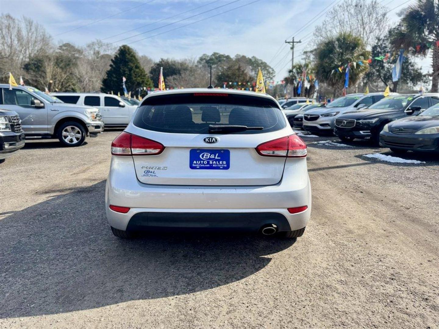 2017 Grey /Black Kia Forte (KNAFK5A82H5) with an 2.0l I-4 DI Dohc 2.0l engine, Automatic transmission, located at 745 East Steele Rd., West Columbia, SC, 29170, (803) 755-9148, 33.927212, -81.148483 - Photo#4