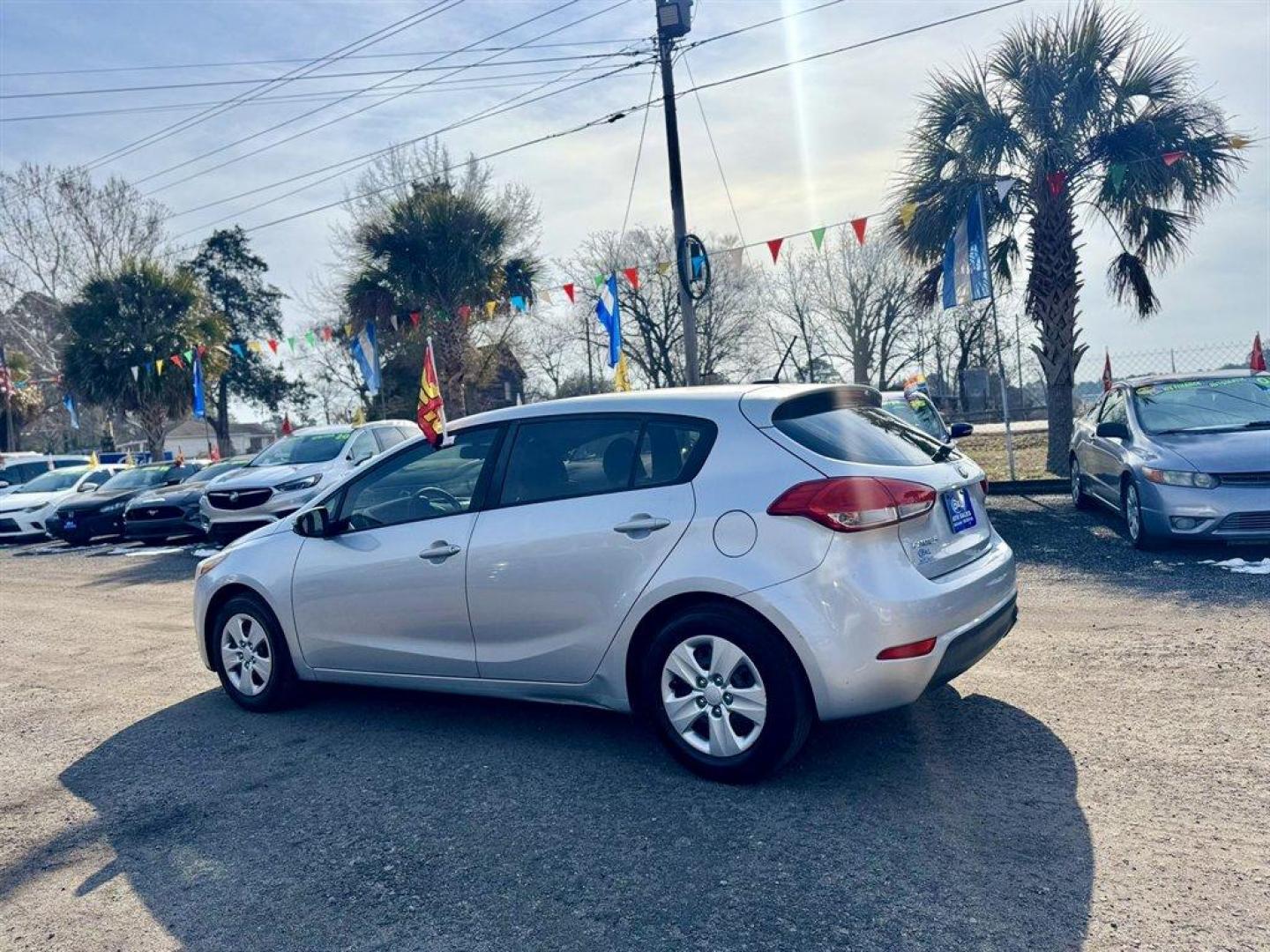 2017 Grey /Black Kia Forte (KNAFK5A82H5) with an 2.0l I-4 DI Dohc 2.0l engine, Automatic transmission, located at 745 East Steele Rd., West Columbia, SC, 29170, (803) 755-9148, 33.927212, -81.148483 - Photo#5