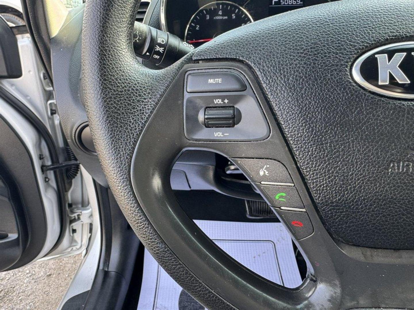 2017 Grey /Black Kia Forte (KNAFK5A82H5) with an 2.0l I-4 DI Dohc 2.0l engine, Automatic transmission, located at 745 East Steele Rd., West Columbia, SC, 29170, (803) 755-9148, 33.927212, -81.148483 - Photo#8