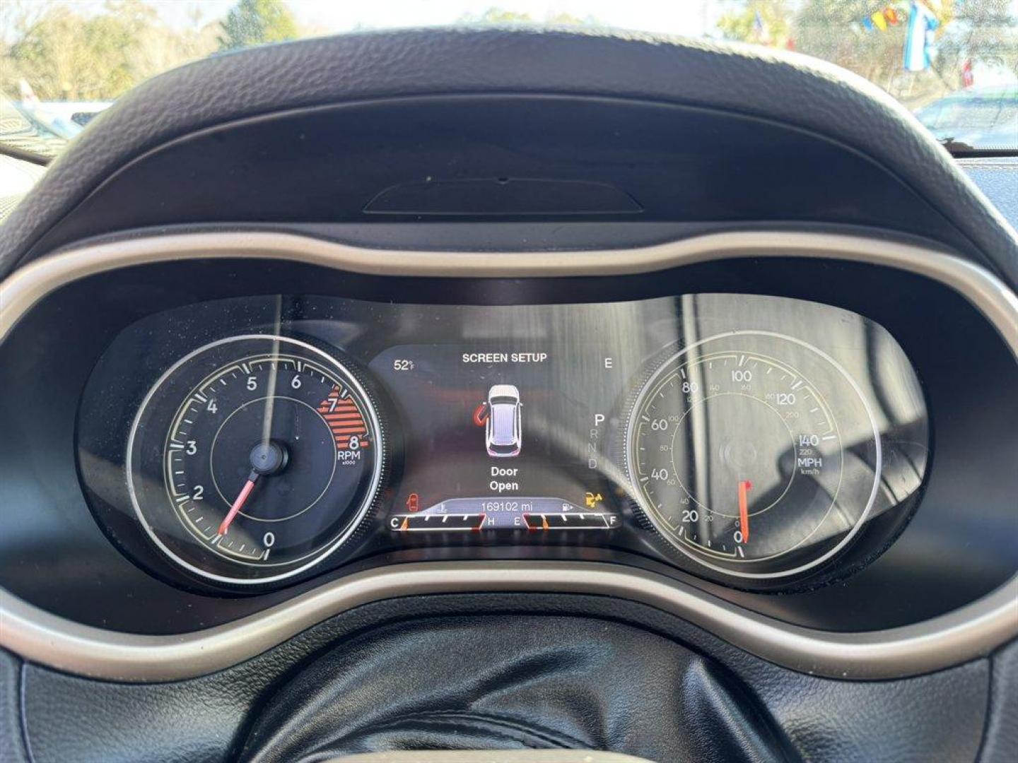 2016 White /Black Jeep Cherokee (1C4PJMDS7GW) with an 3.2l V6 Smpi Dohc 3.2l engine, Automatic transmission, located at 745 East Steele Rd., West Columbia, SC, 29170, (803) 755-9148, 33.927212, -81.148483 - Photo#10