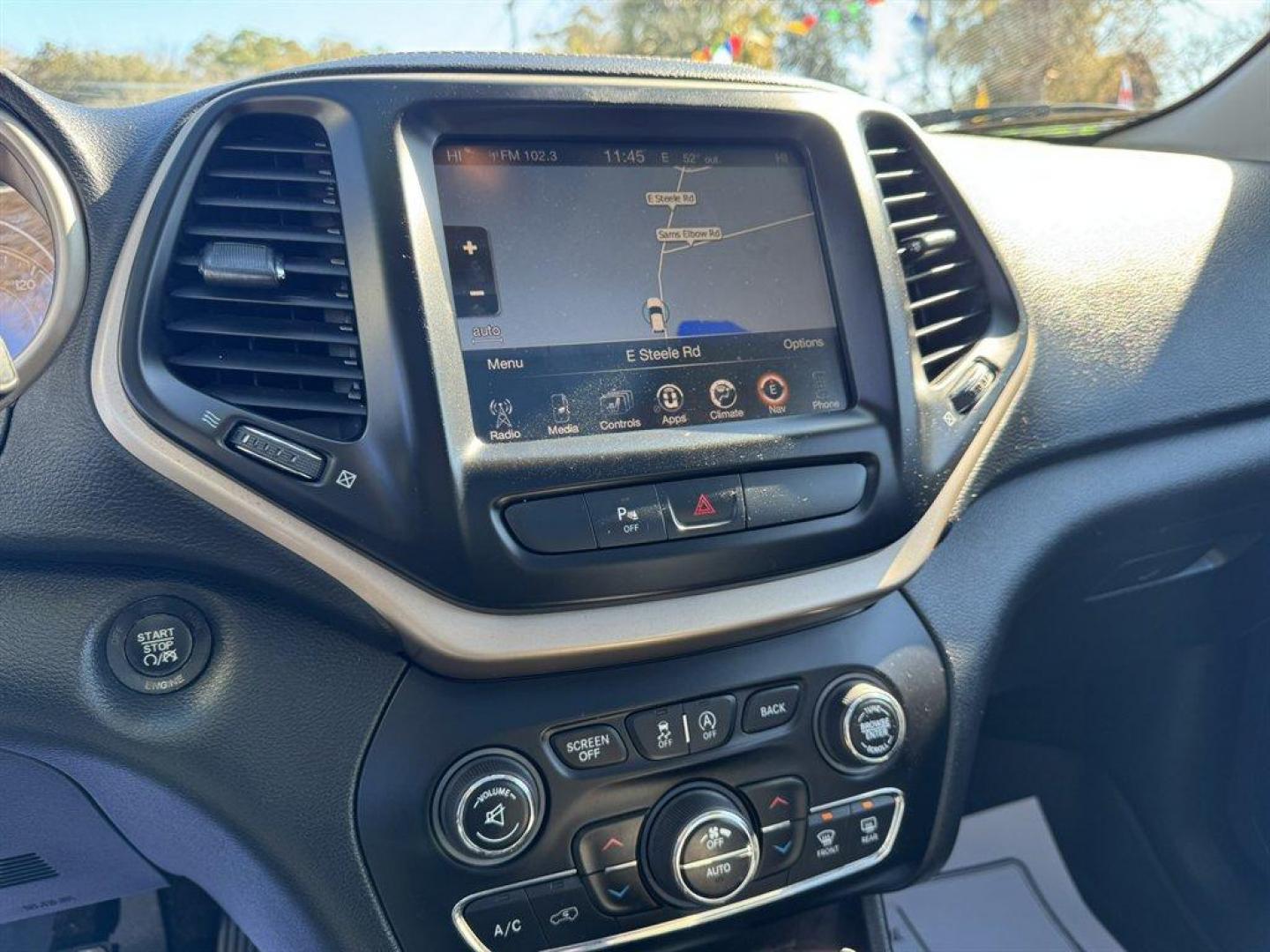 2016 White /Black Jeep Cherokee (1C4PJMDS7GW) with an 3.2l V6 Smpi Dohc 3.2l engine, Automatic transmission, located at 745 East Steele Rd., West Columbia, SC, 29170, (803) 755-9148, 33.927212, -81.148483 - Photo#14