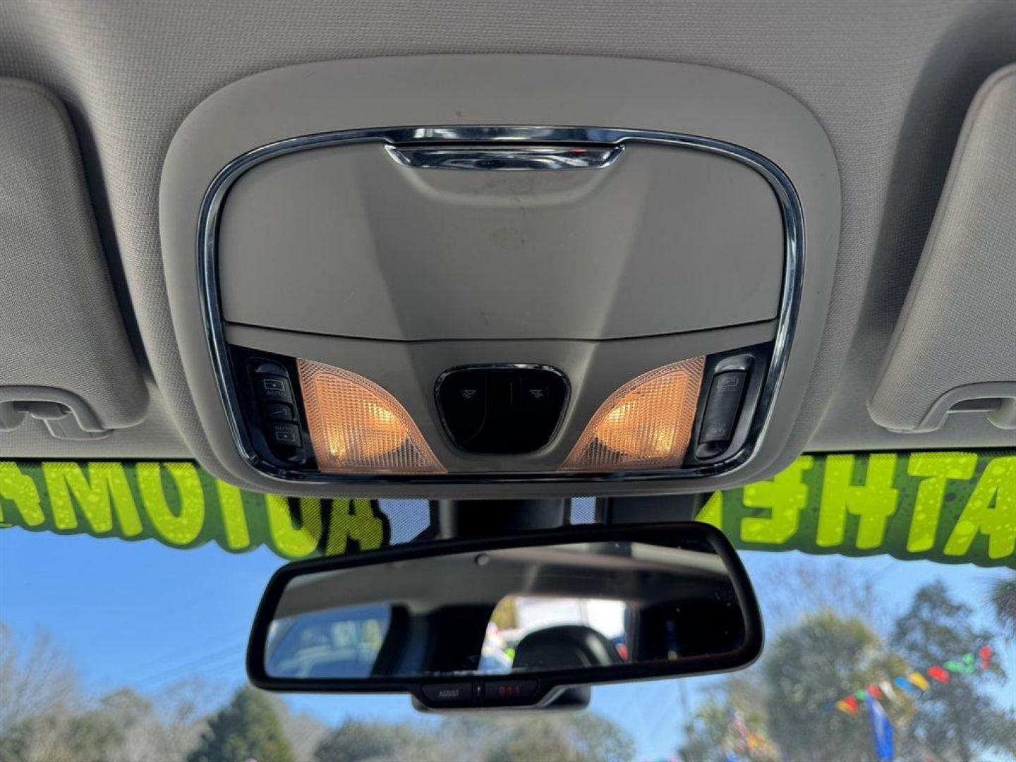 2016 White /Black Jeep Cherokee (1C4PJMDS7GW) with an 3.2l V6 Smpi Dohc 3.2l engine, Automatic transmission, located at 745 East Steele Rd., West Columbia, SC, 29170, (803) 755-9148, 33.927212, -81.148483 - Photo#16