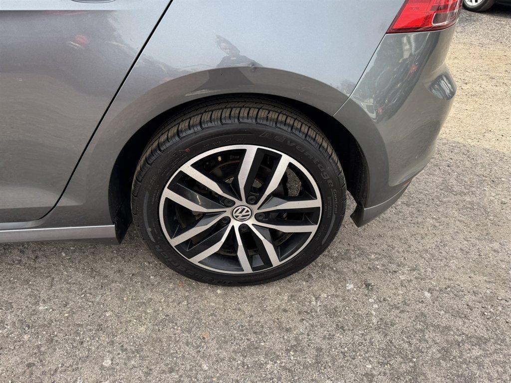 2015 Grey /Black Volkswagen Golf (3VW217AU4FM) with an 1.8l I-4 DI Dohc T/C 1.8l engine, Automatic transmission, located at 745 East Steele Rd., West Columbia, SC, 29170, (803) 755-9148, 33.927212, -81.148483 - Photo#27