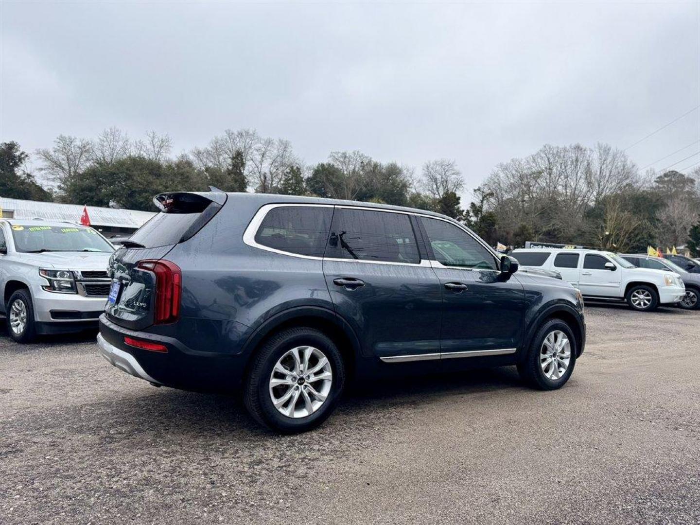 2020 Grey /Black Kia Telluride (5XYP24HC8LG) with an 3.8l V6 DI Dohc 3.8l engine, Automatic transmission, located at 745 East Steele Rd., West Columbia, SC, 29170, (803) 755-9148, 33.927212, -81.148483 - Photo#3